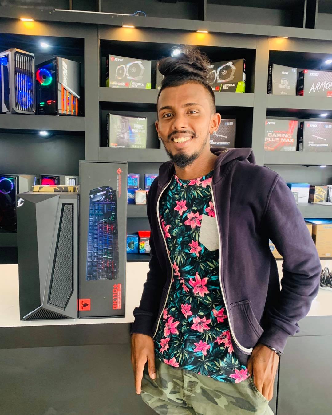 Chama Computers - 😃 HAPPY CUSTOMER 😃 හලාවත වරුණගෙ GAMING... | Facebook