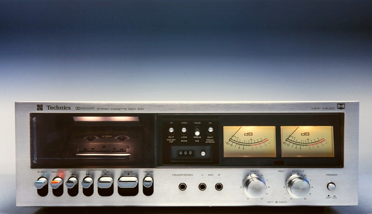 Yesterday I scored this beautiful Technics RS-B66W with DBX. Gears