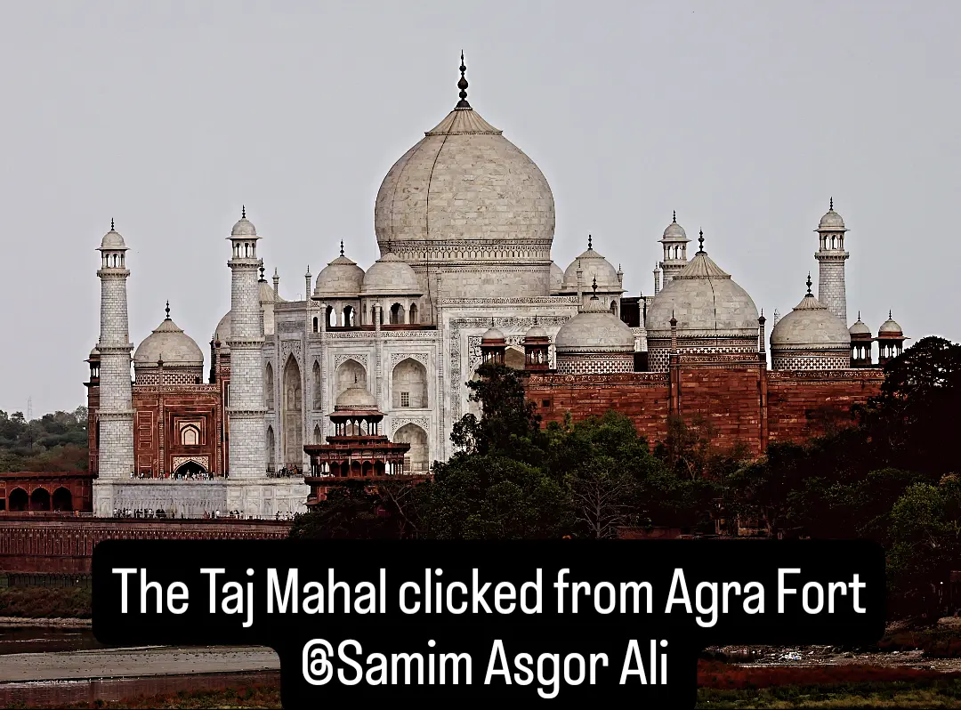 Have you ever seen Taj Mahal looks like this from Agra Fort? My