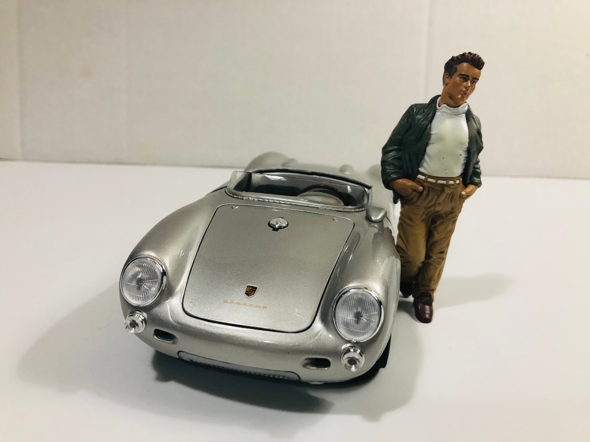 James Dean and his Porsche 550 Spyder 1/18 scale