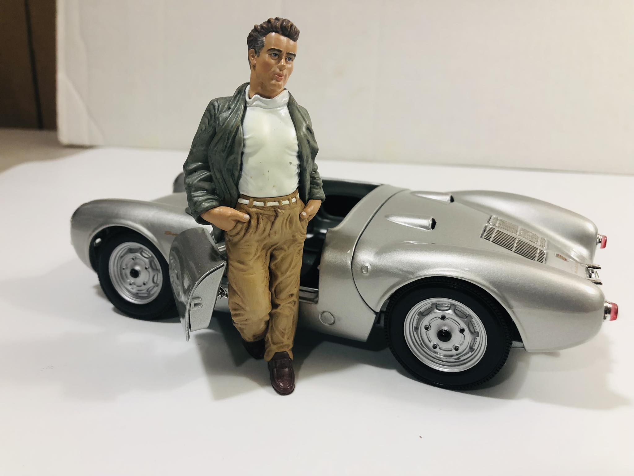 James Dean and his Porsche 550 Spyder 1/18 scale