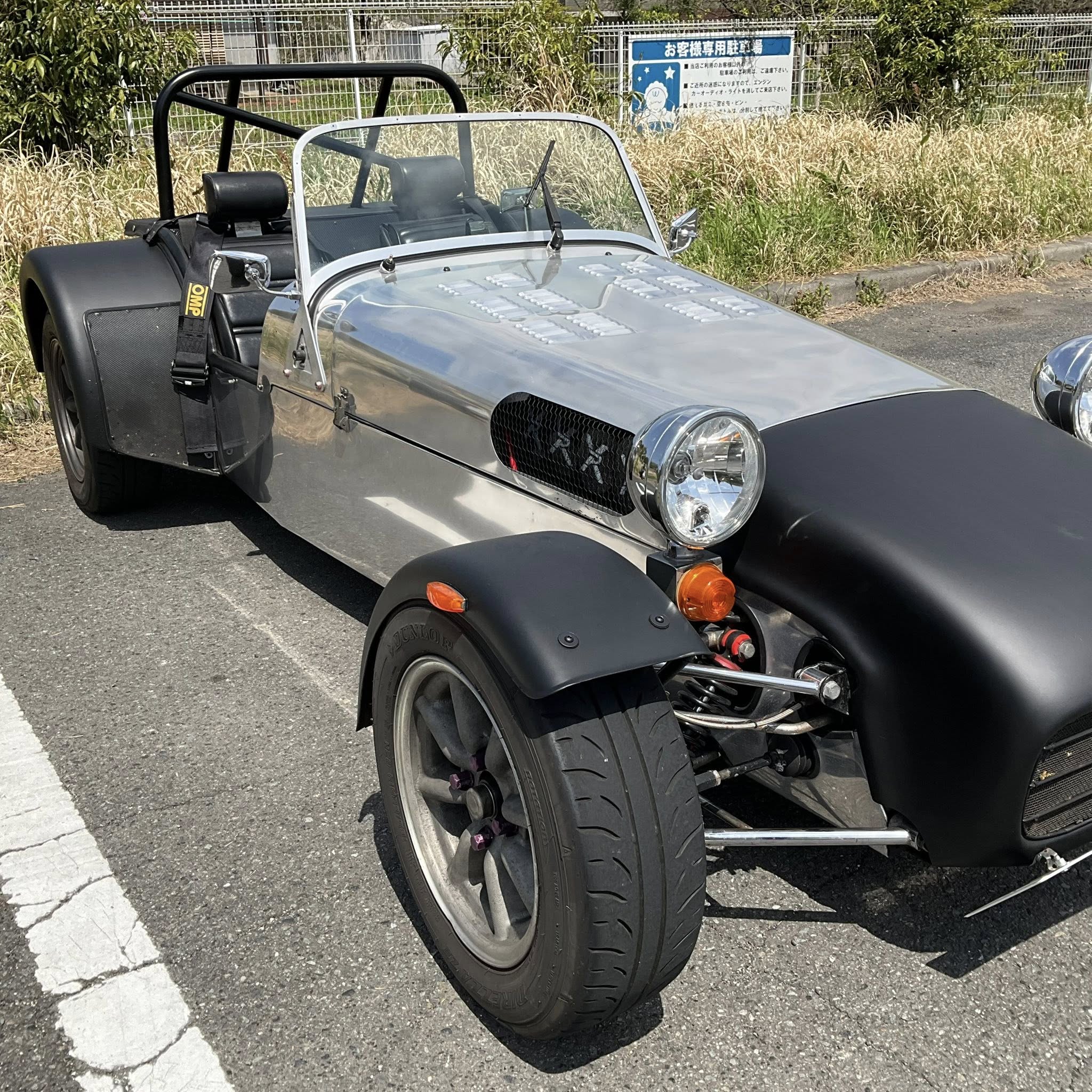 LOTUS ロータス エンブレム (ケイターハム) ケータハムではなく、やっぱりロータスのスーパー7。LOTUSのエンブレム