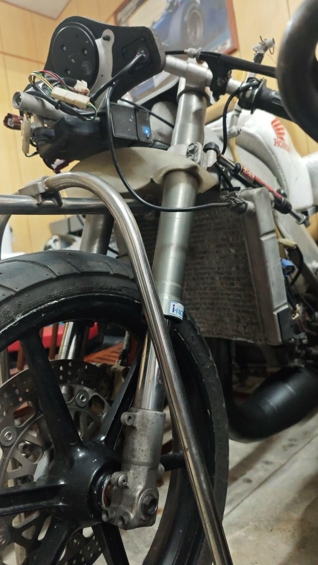 For sale nx4 front fork There is an oil leak and some scratches. I