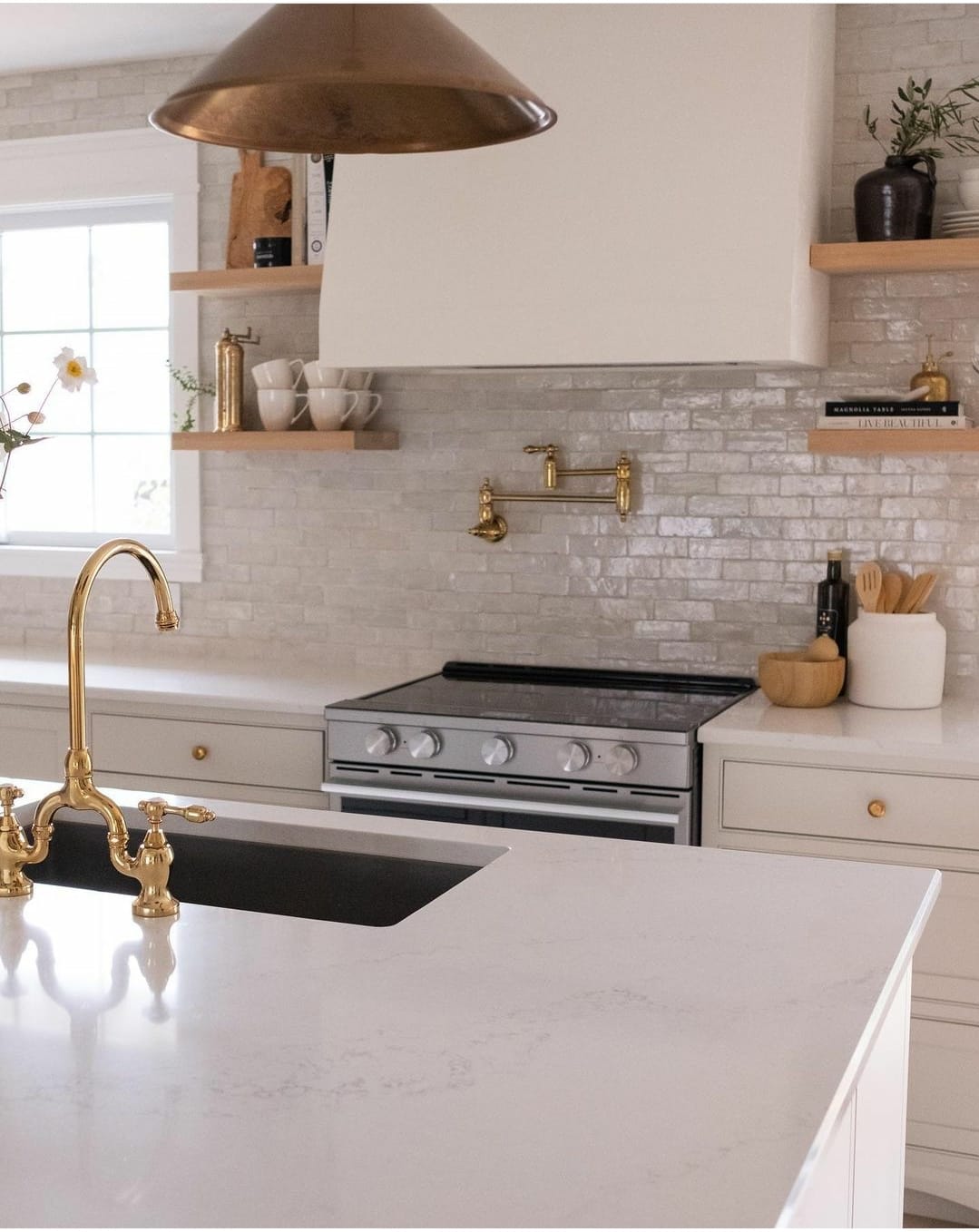 Maison Blonde - Happy Saturday!! In between design clients... | Facebook