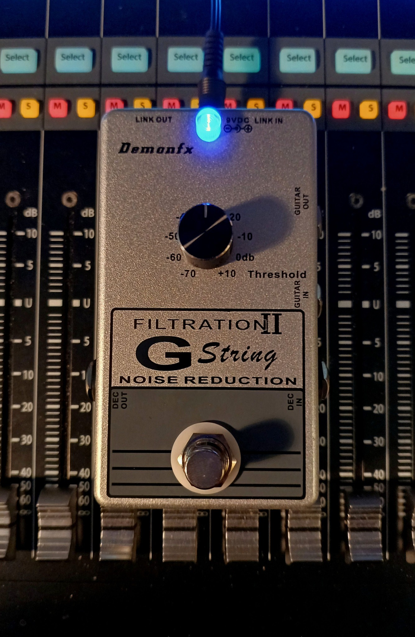 How does the Demonfx Steel String Supreme effects pedal work?