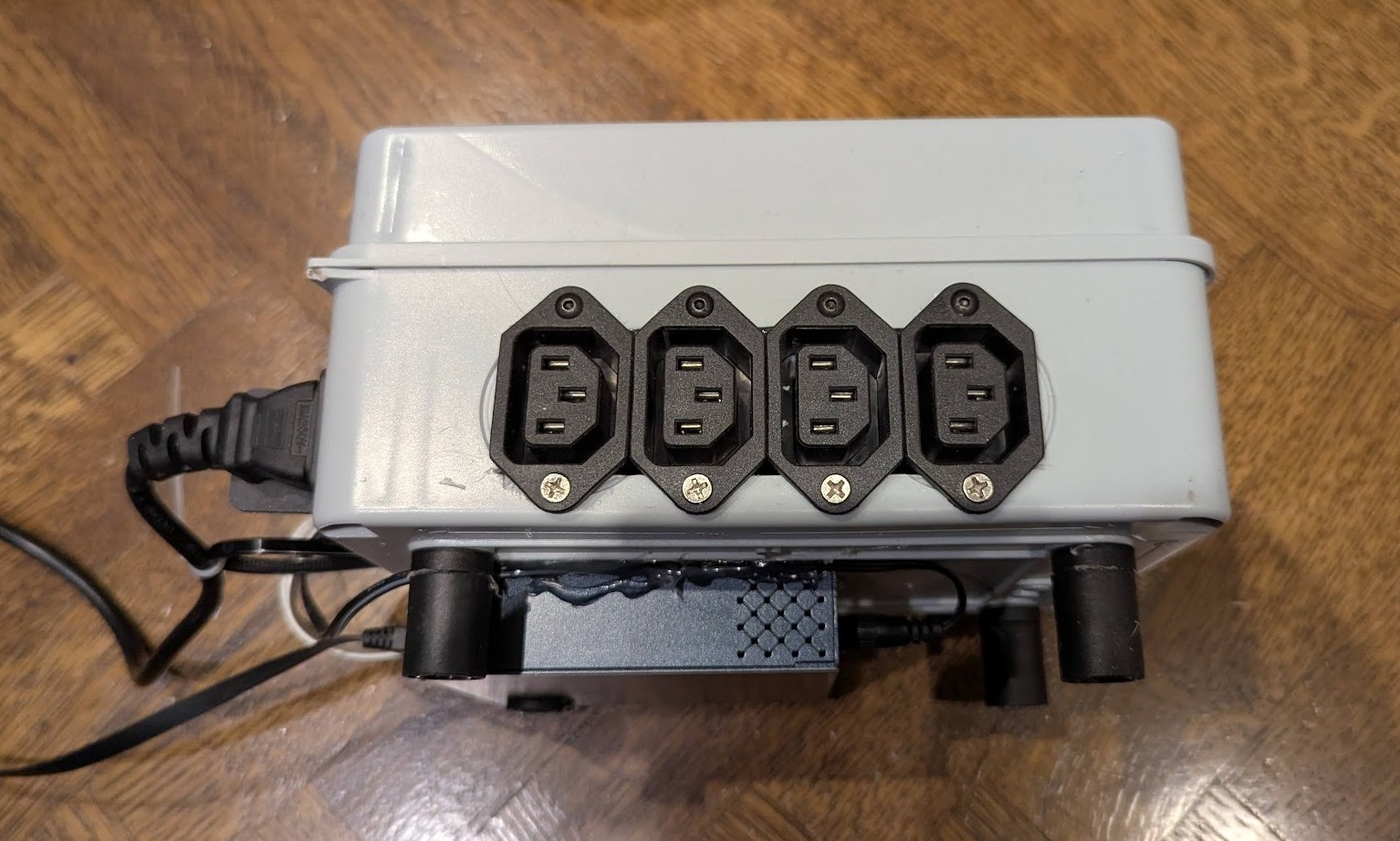 Home Server Setups | DIY PDU (Power Distribution Unit) | Facebook
