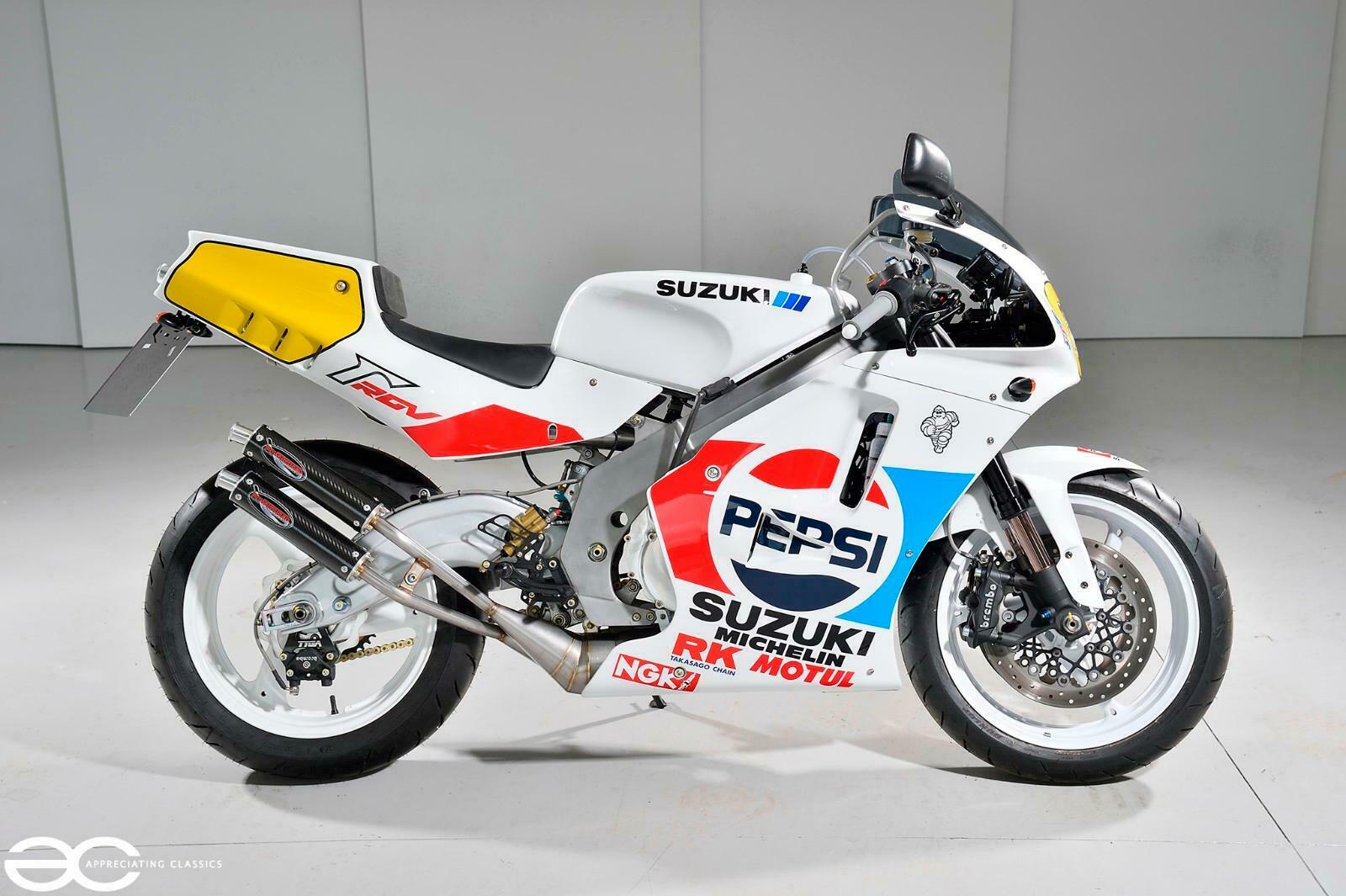 Kevin Schwantz Replica RGV500 - RG500/RGV250 hybrid. Bet this is