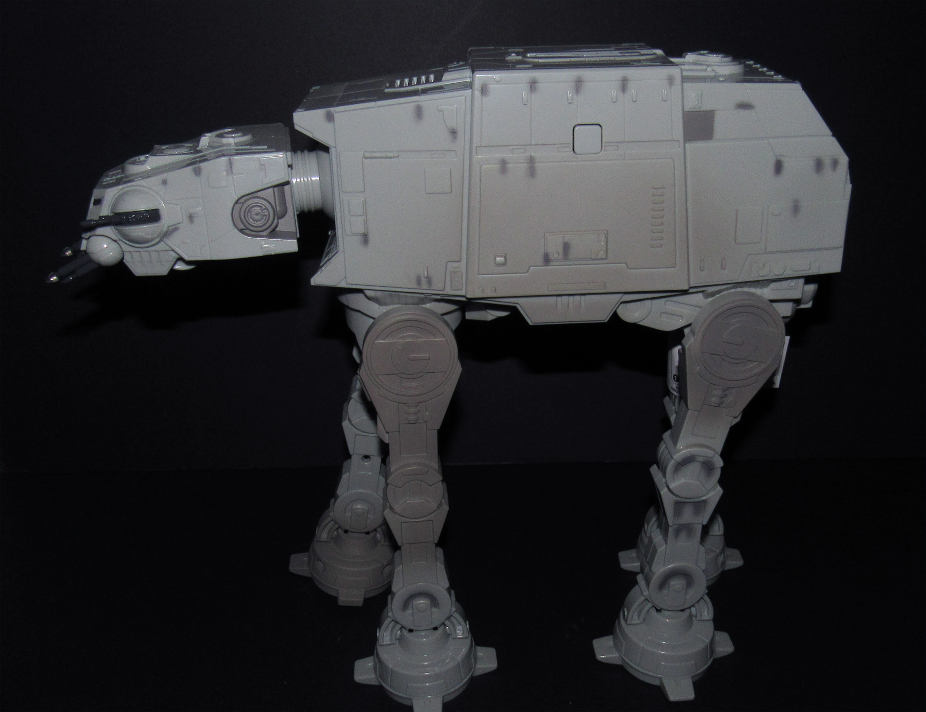The Mandalorian & Grogu Imperial Remnant AT-AT R/C is marching 