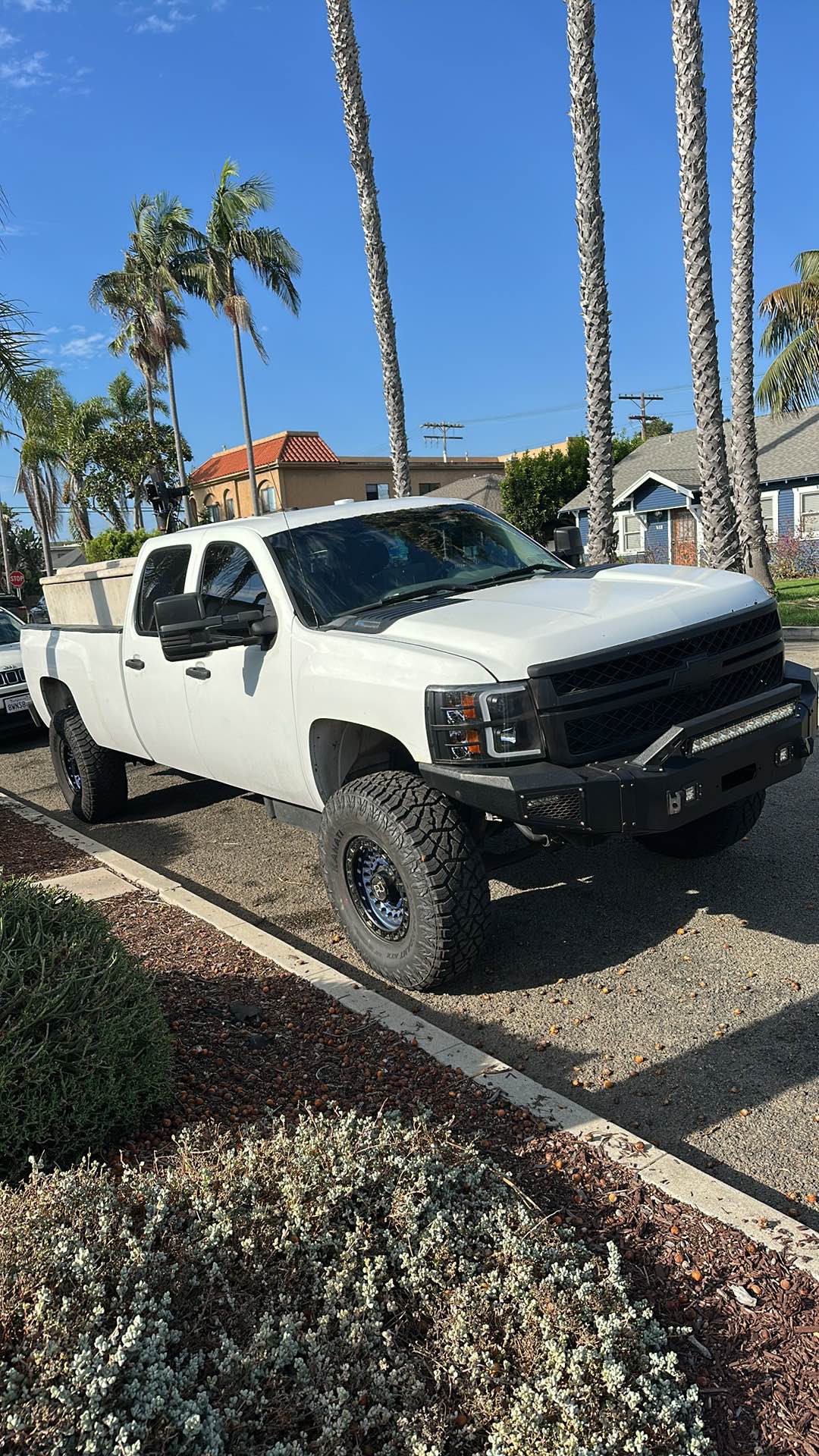 Chevy 2500 diesel duramax 4x4 longbed white lifted 37’s 115,000 miles ...