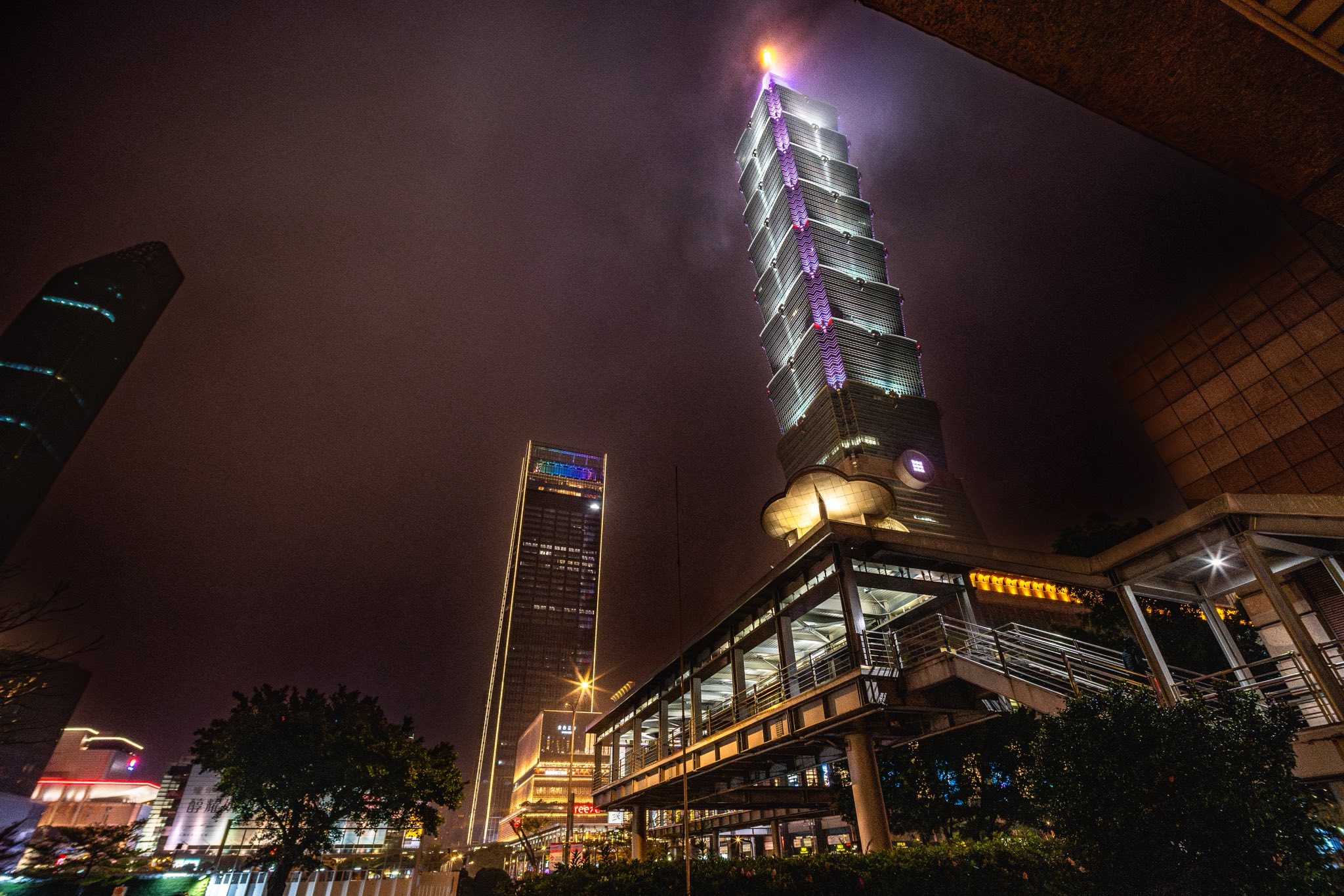 Taipei 101 at night in drizzly weather