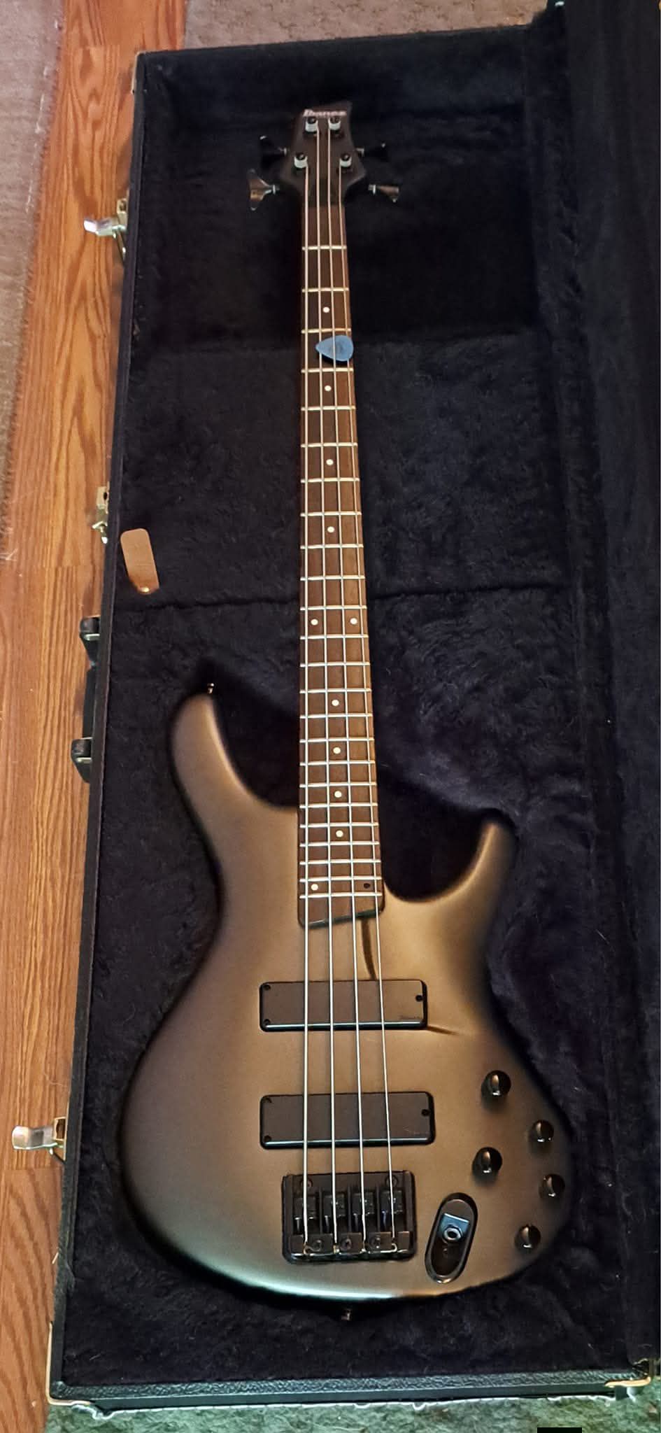 Ibanez Ergodyne EDB 600 bass guitar still plays great