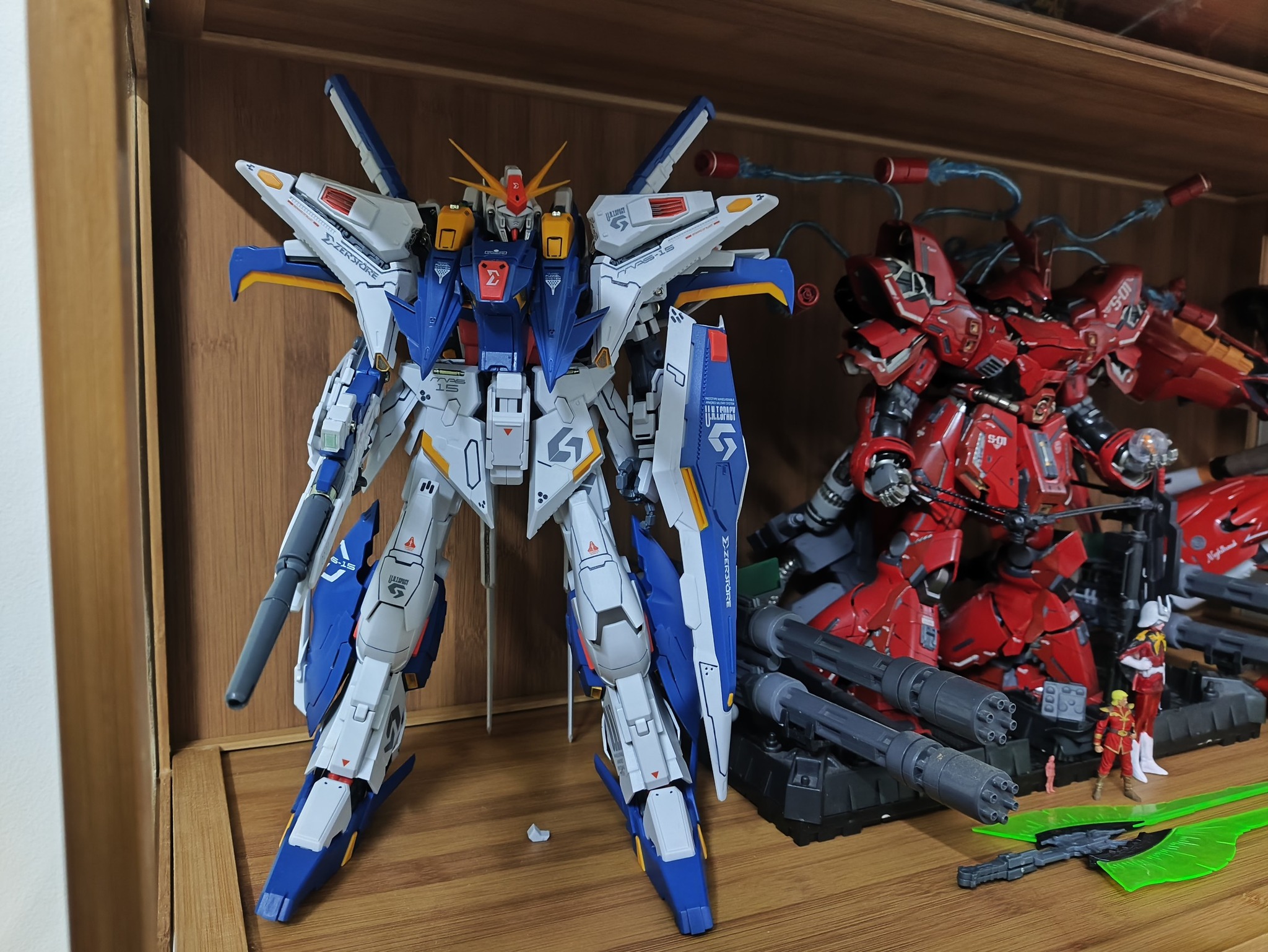 Xi Gundam with Penelope's fixed flight unit