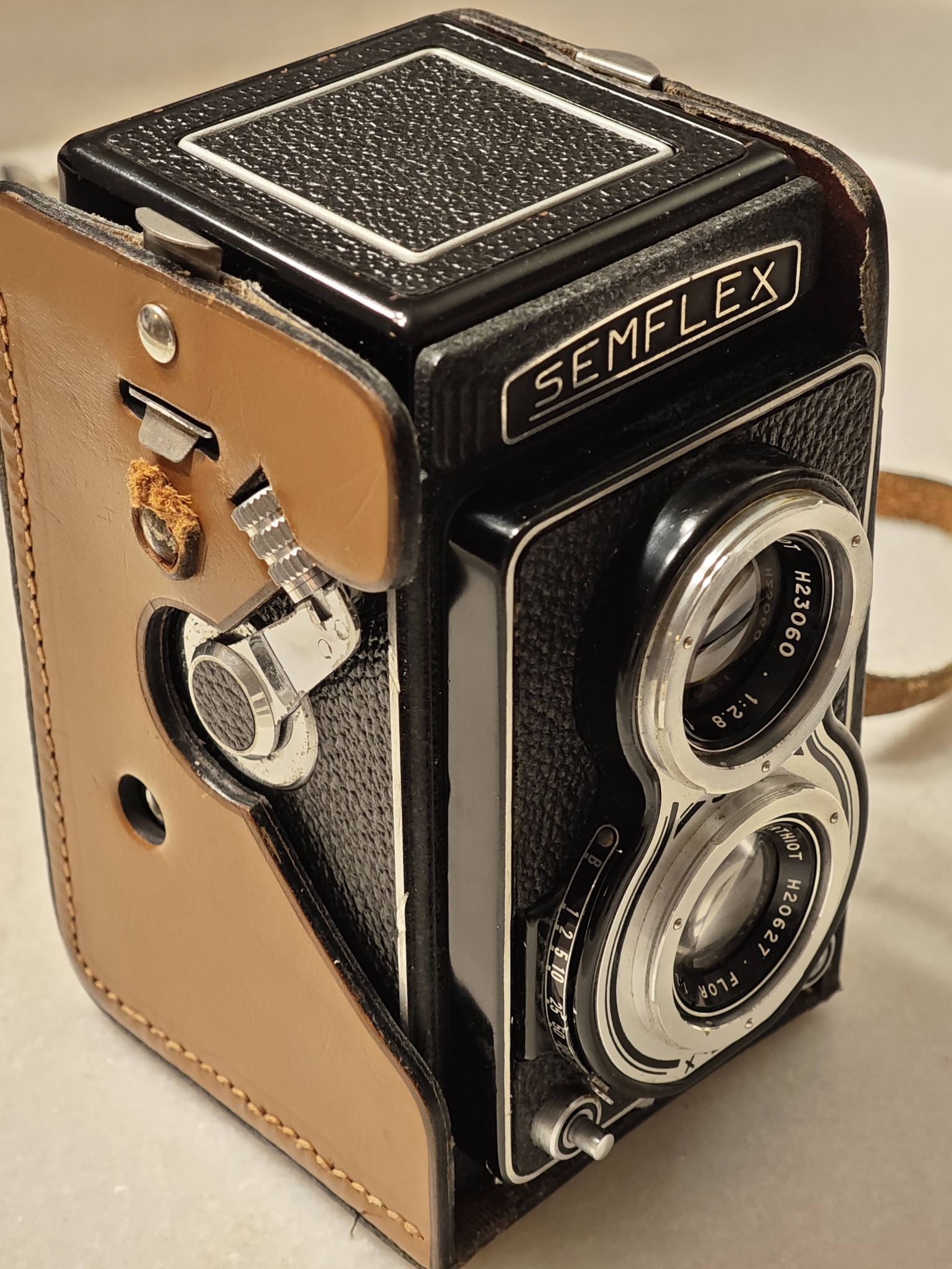 SEM Semflex camera with SOM Berthiot Flor 75mm f/3.5 lens