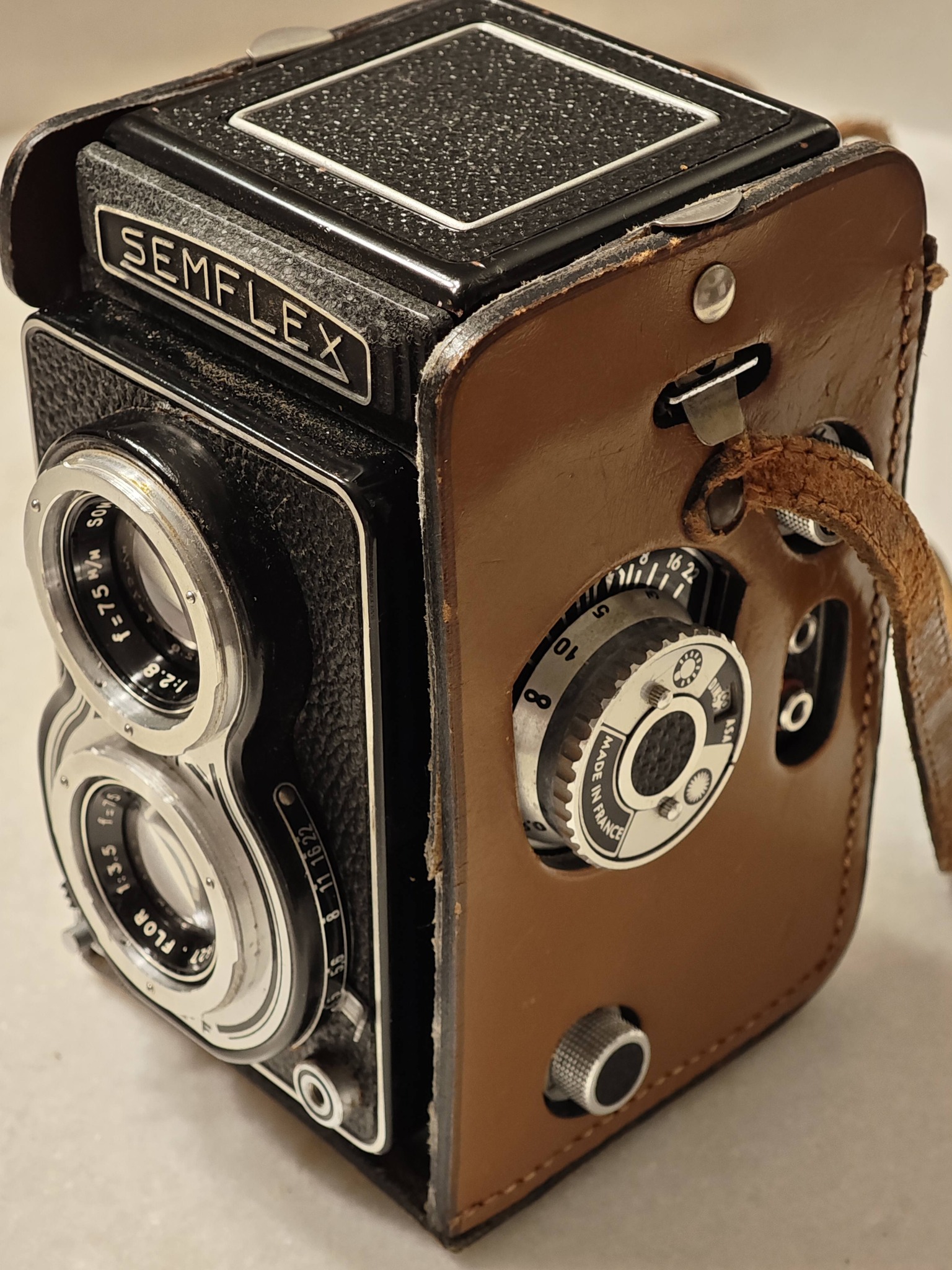 SEM Semflex camera with SOM Berthiot Flor 75mm f/3.5 lens