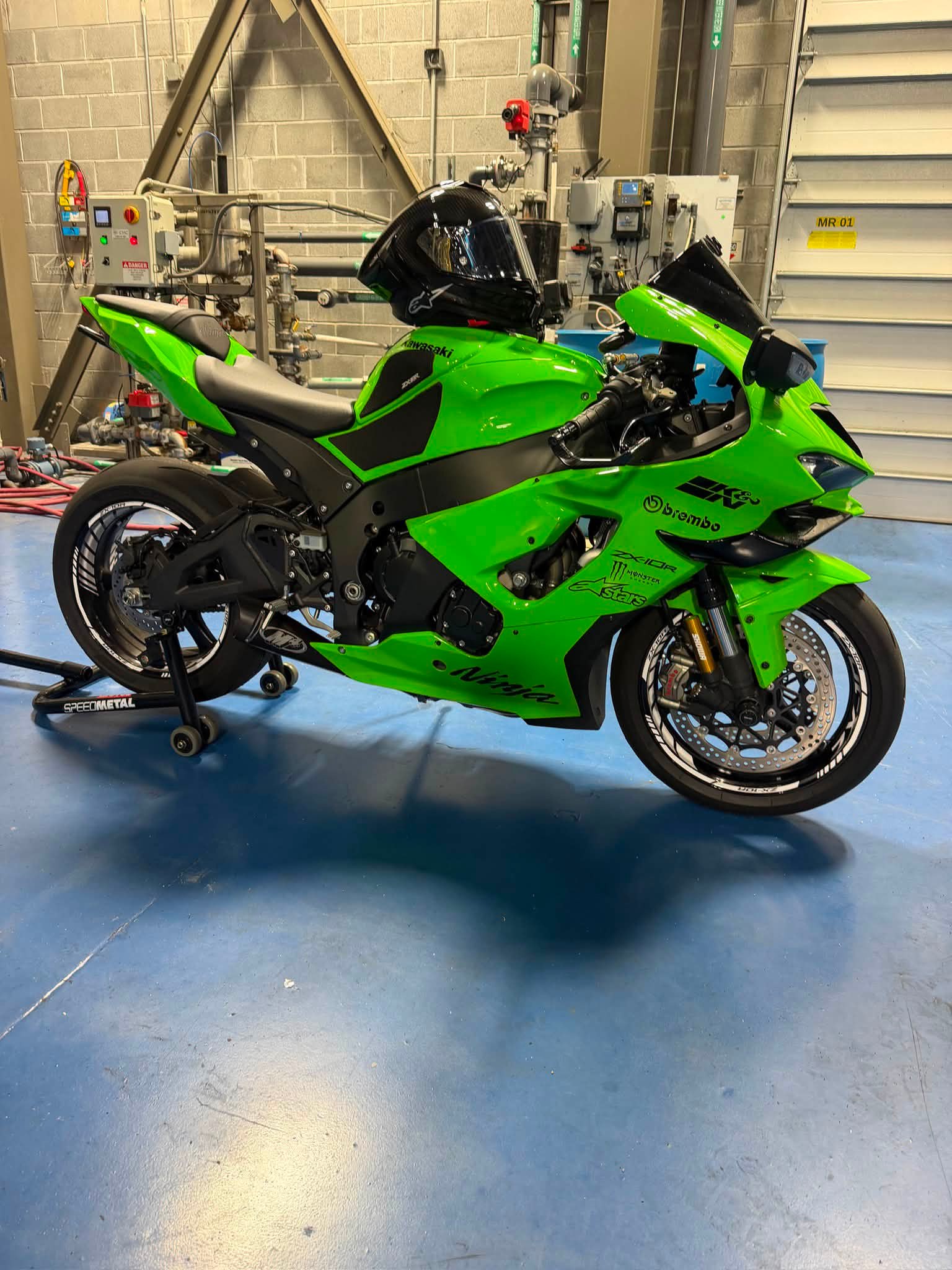 Custom painted winglets on Kawasaki Ninja ZX-10R motorcycle build