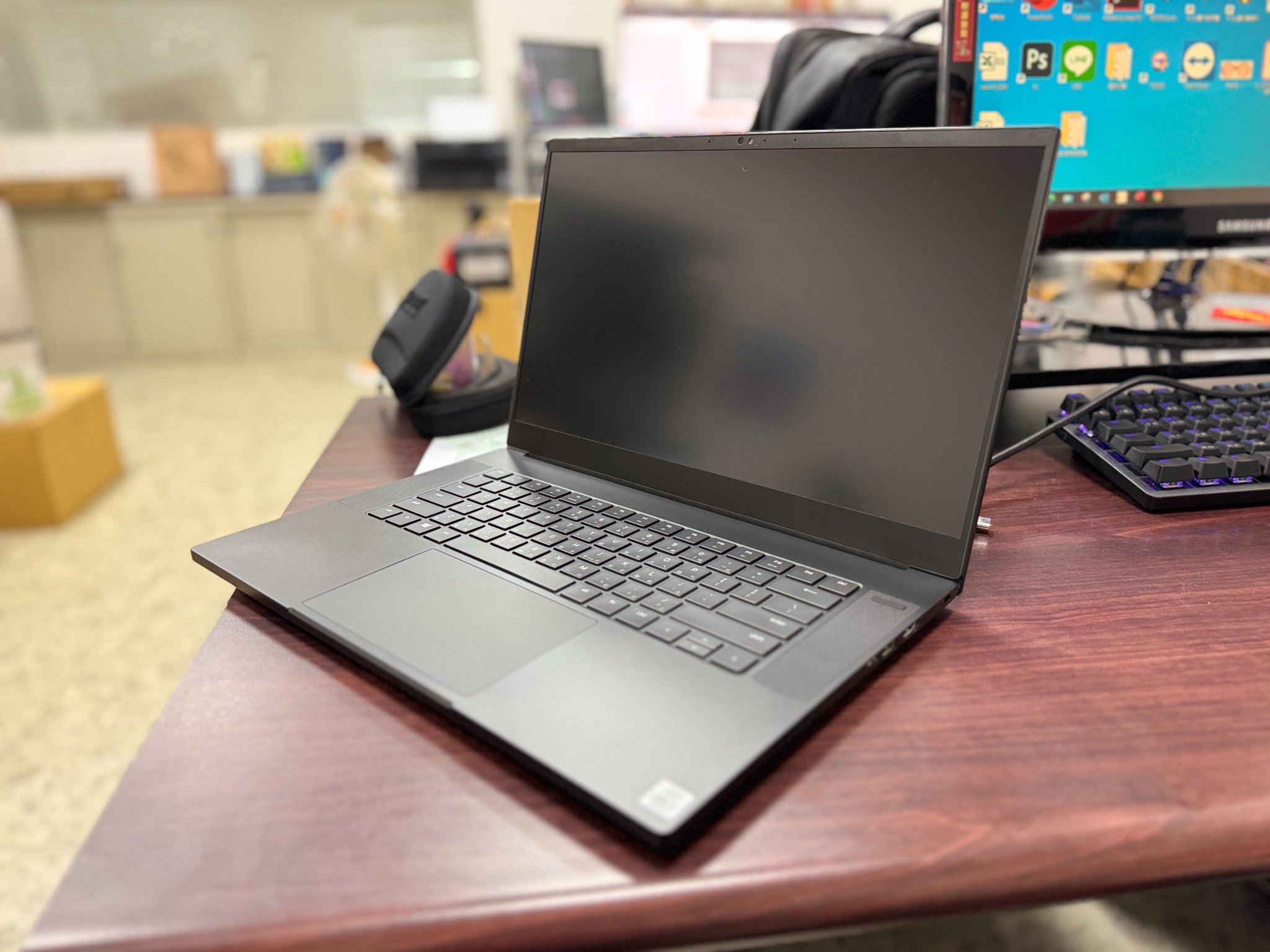 售 Razer Blade 15 Advanced I7-10875H 2070S MAX-Q 300hz IPS螢幕