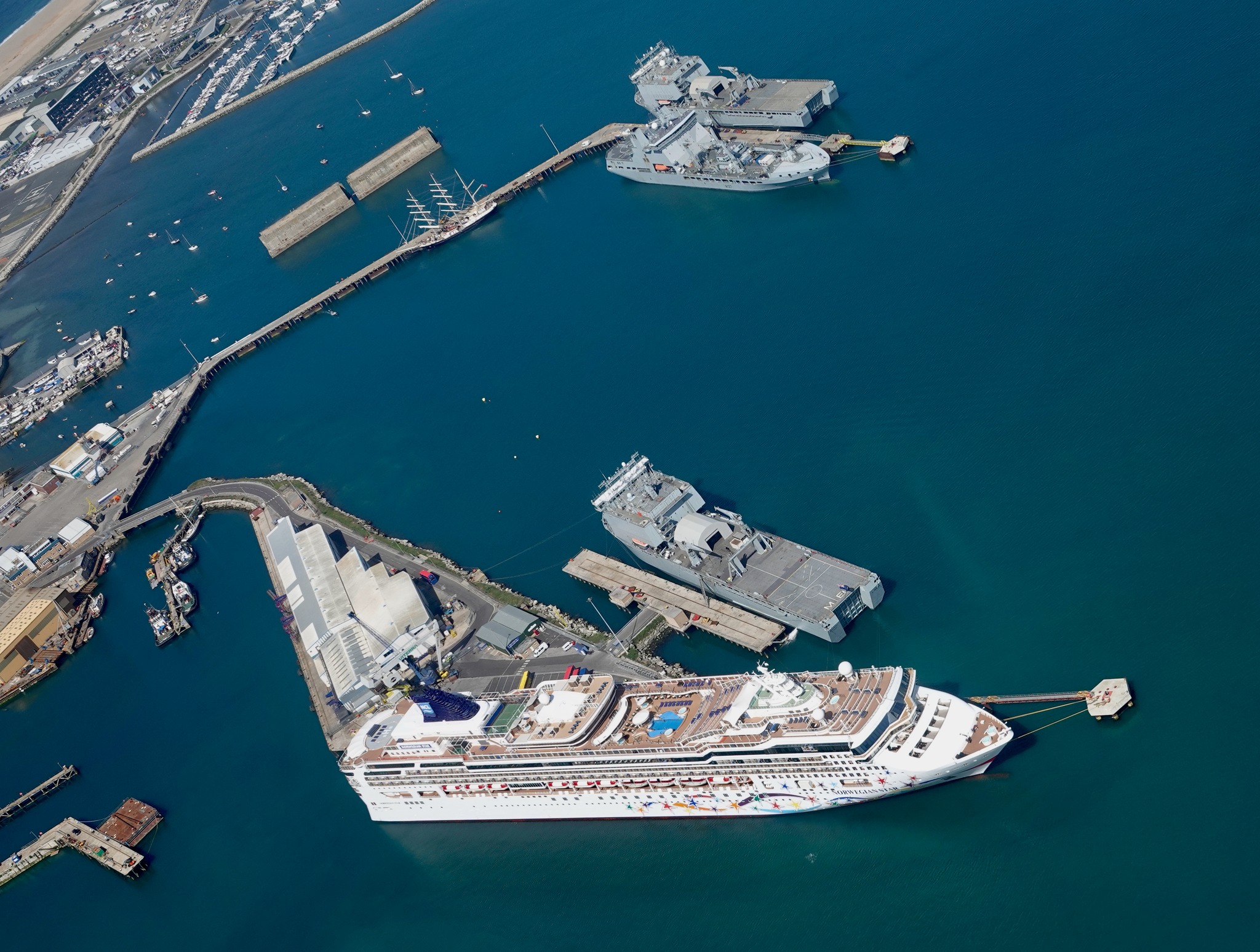 2022.06.01 (Wed) Tokyo Port . Japan 白嶺 R.V. Hakurei