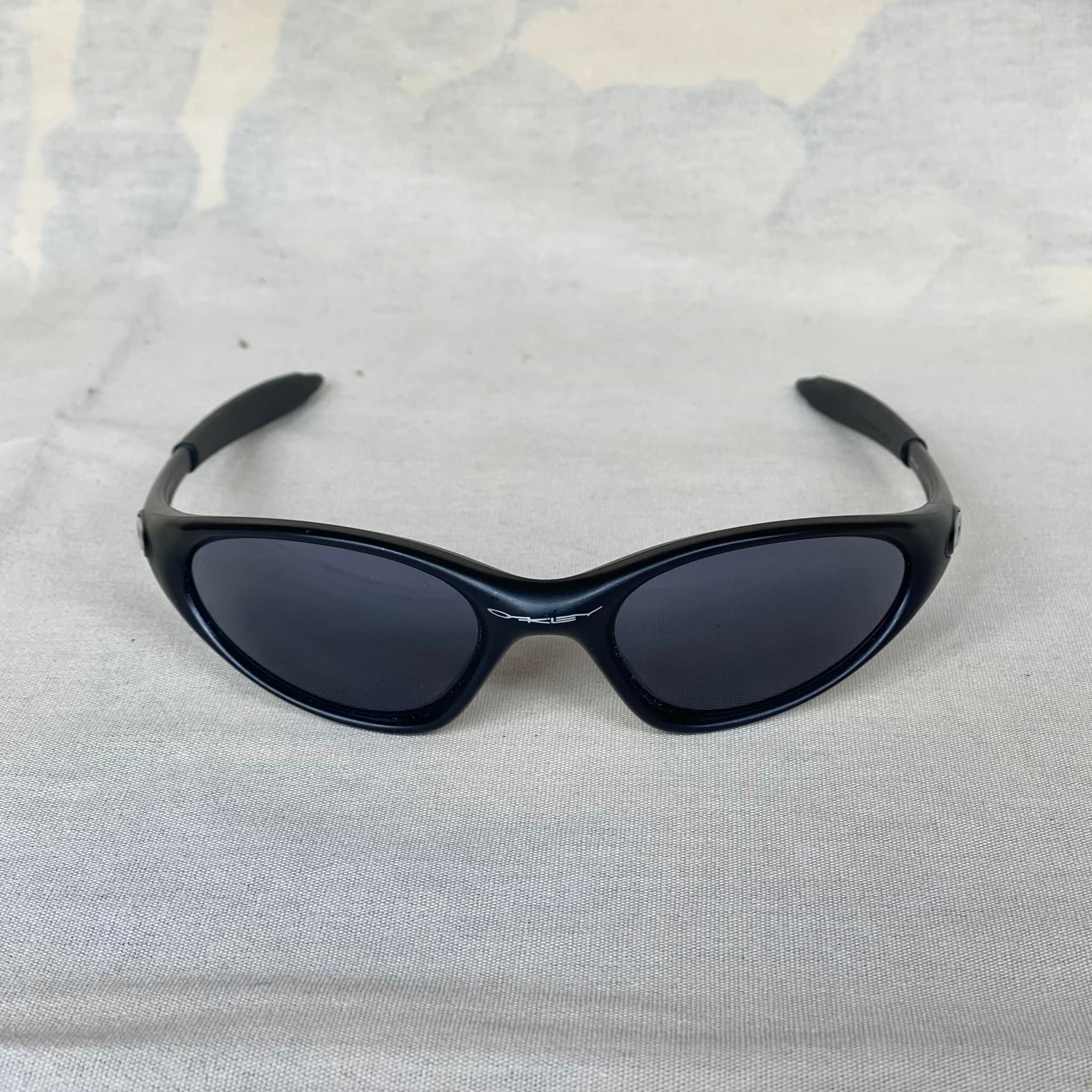 Late 90s Oakley Minute 1.0 Sunglass Matte black frame and black 