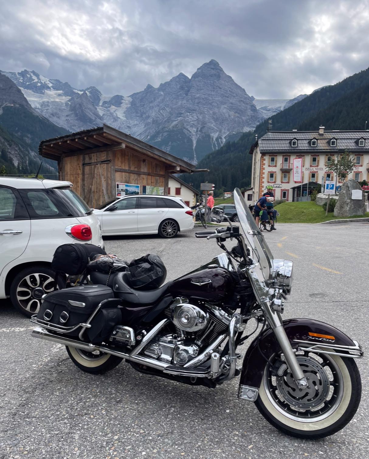   ジャスパー My road King Classic 2004 after climbing the Stelvio in Italy