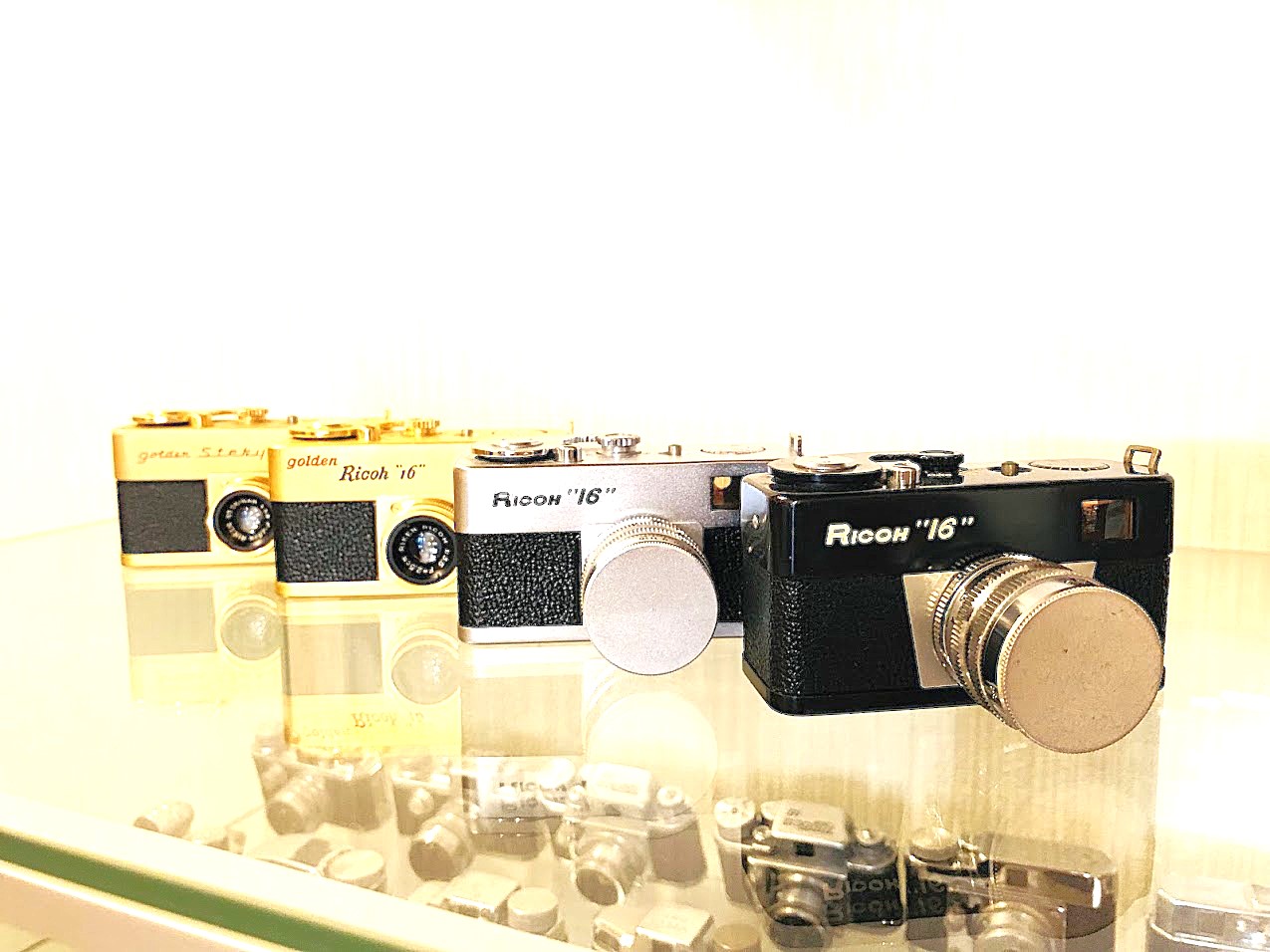 Ricoh Steky 16mm camera features and details
