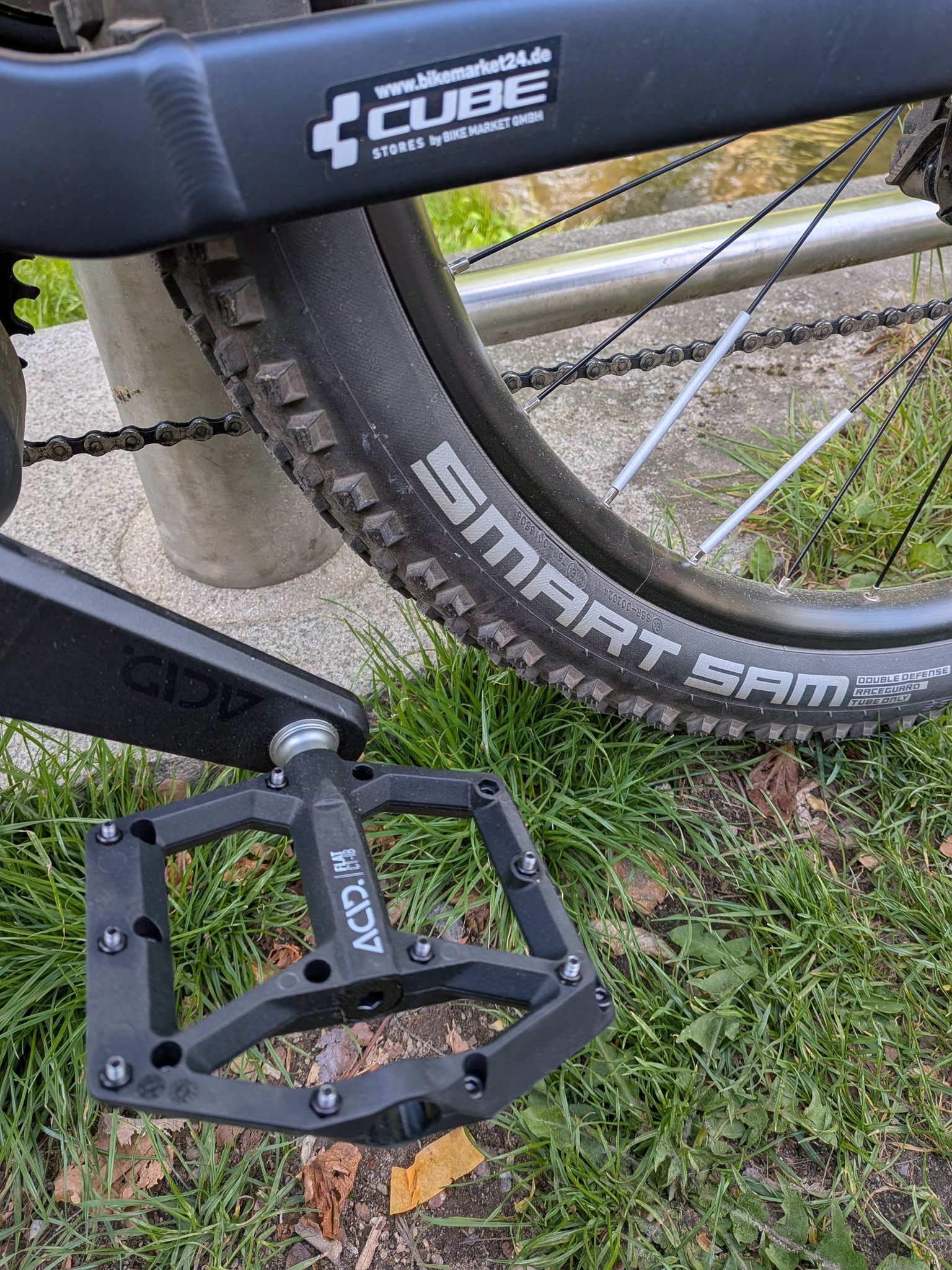 e mtb fahrradständer CycleStand Pro Vertikaler für den Innenbereich, Fahrradträger für Garage, aufrechte Fahrradhalterung, hält MTB, Straße und Color:Schwarz-Rosa Model_Urban Groningen, Fahrräder & Zubehör