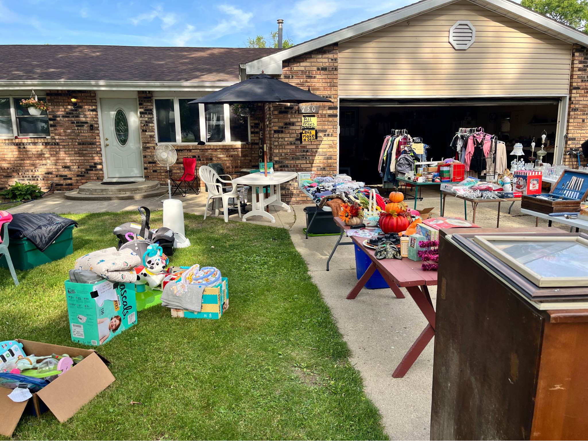 Stop by today 7/22 9am-6pm Garage sale Brand new! 603 e Washington