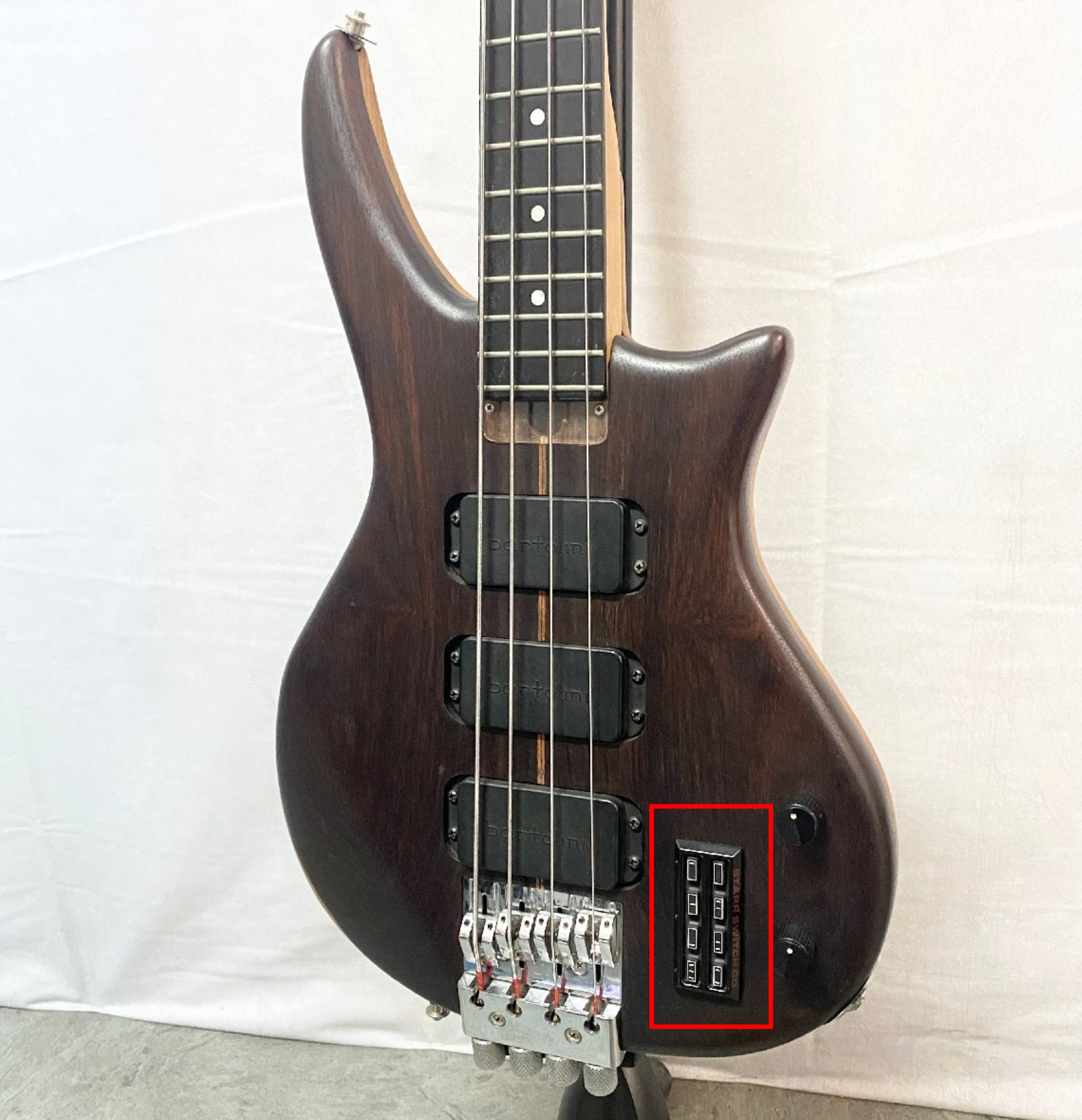 This is a Yamaha B1D divided pickup for bass. It has 6 independent