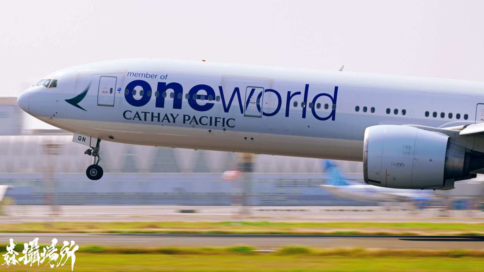 Cathay Pacific Boeing 777-300ER in oneworld livery