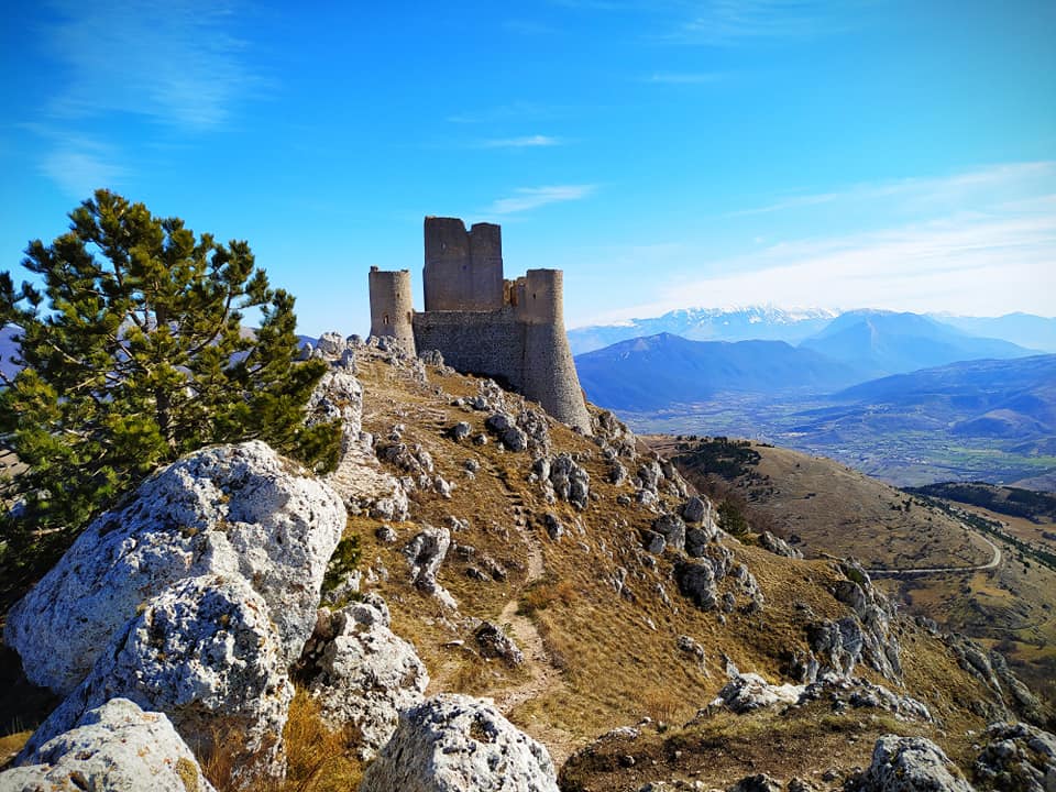 Abruzzo Wild - Rocca Calascio regala sempre panorami e...