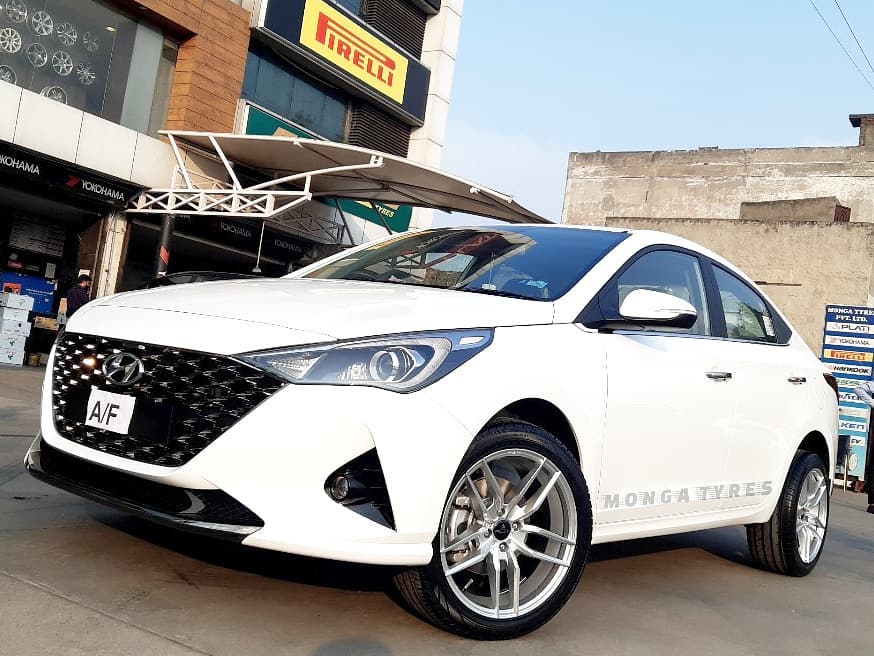 HYUNDAI VERNA LOADED WITH 17