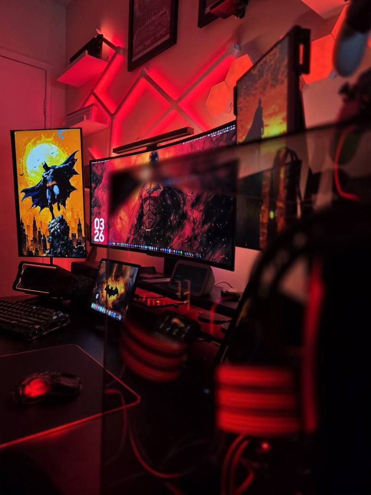 Workspace Setup Addicts | I saw someone post something about Batman and ...