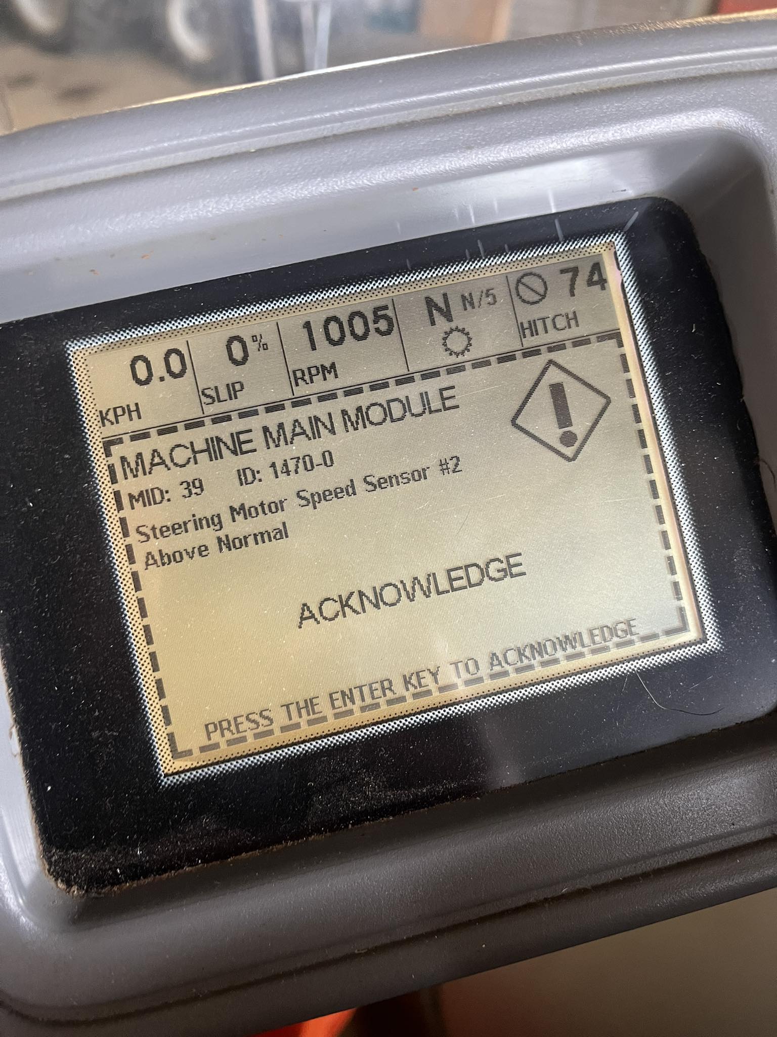 What causes steering motor speed sensor errors on Challenger MT 765?