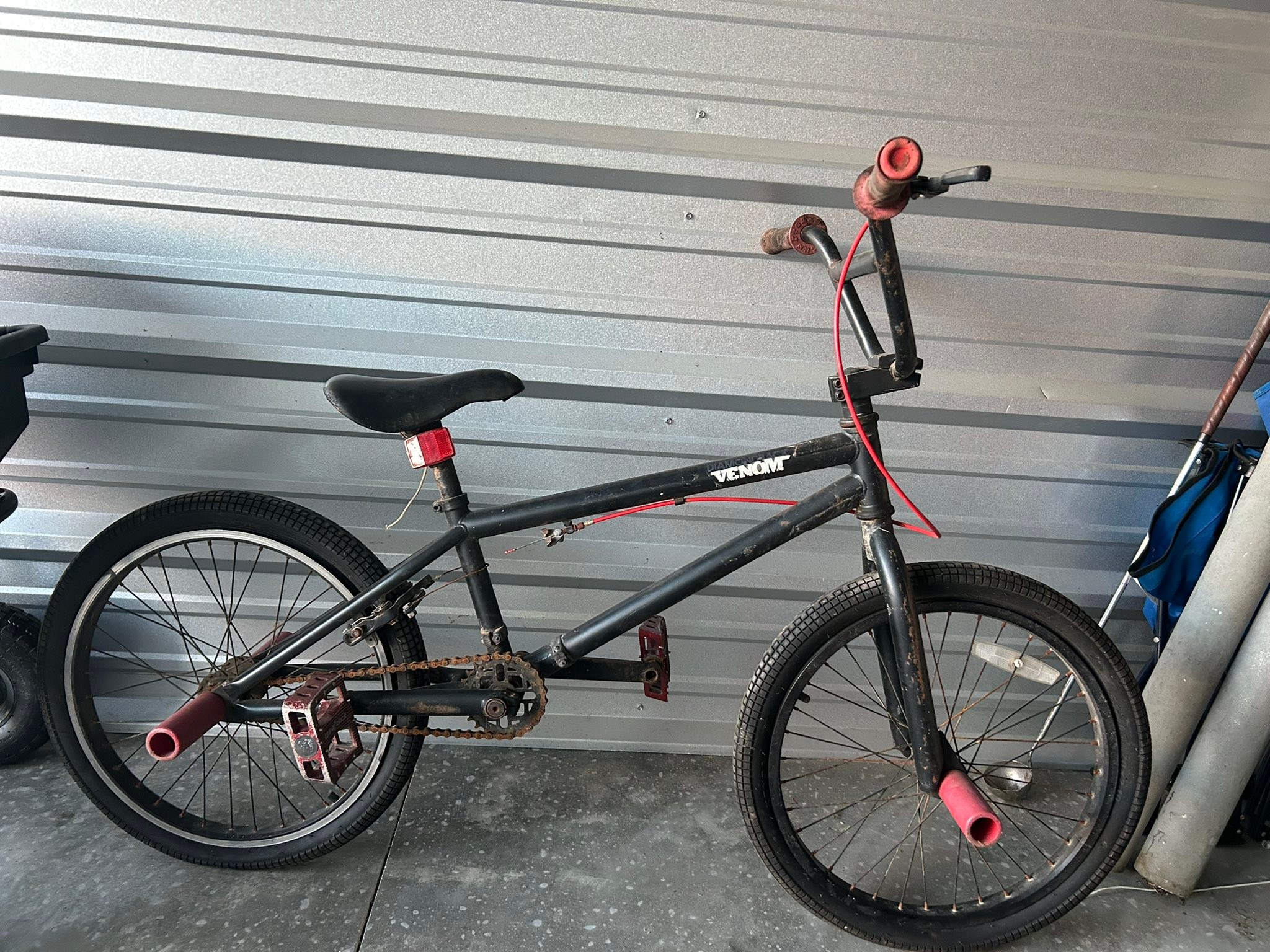 2006 diamondback skindog. I have had the bike since new and is the