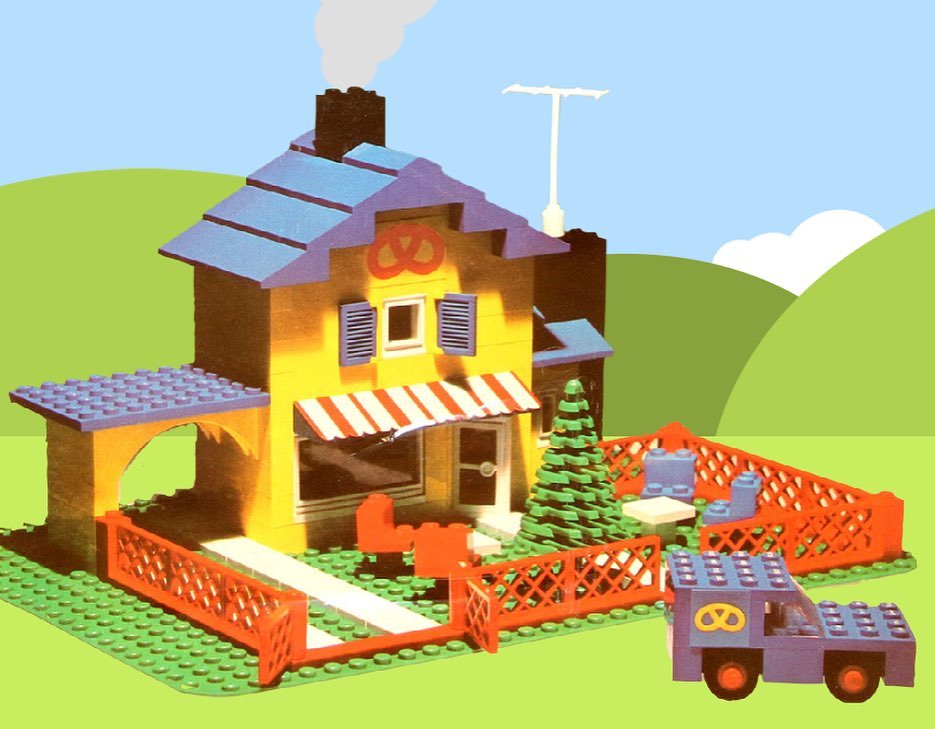 Breezeway Café (6376) is a classic Lego set from 1990, part of the