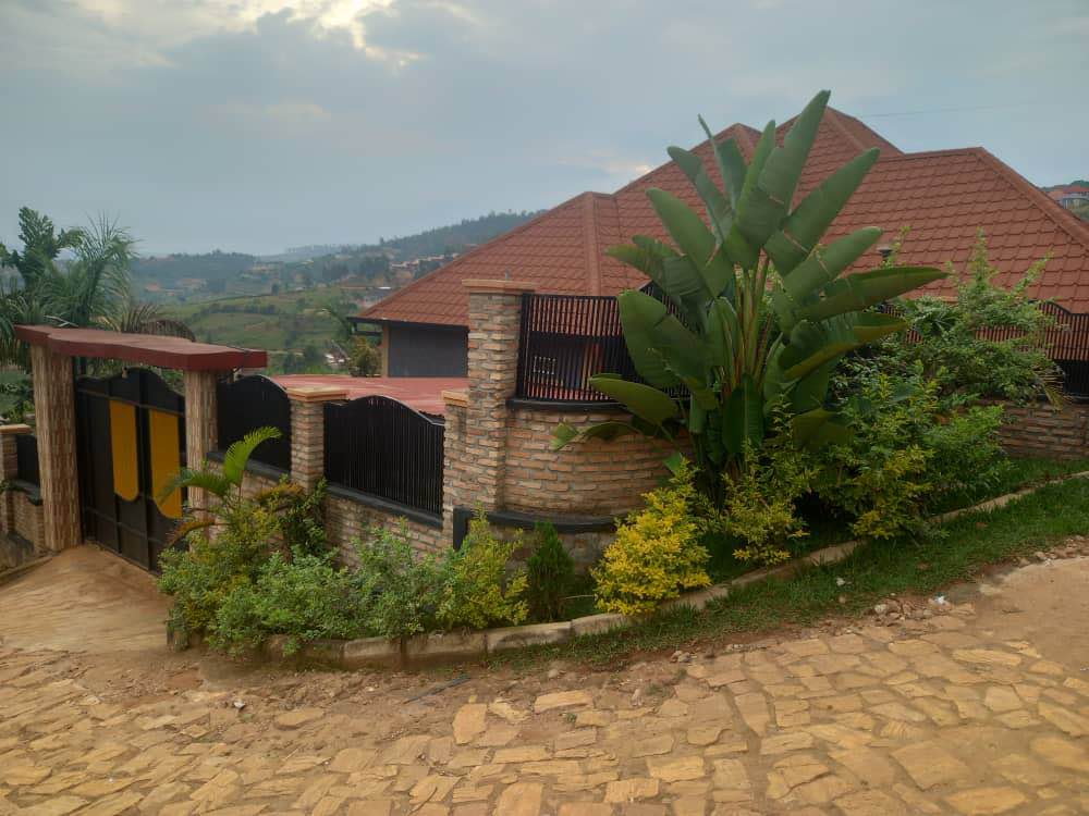 2 Houses For Sale 110M Ruyenzi In Good Area Ubuso 1,100Sqm Tel [hidden ...