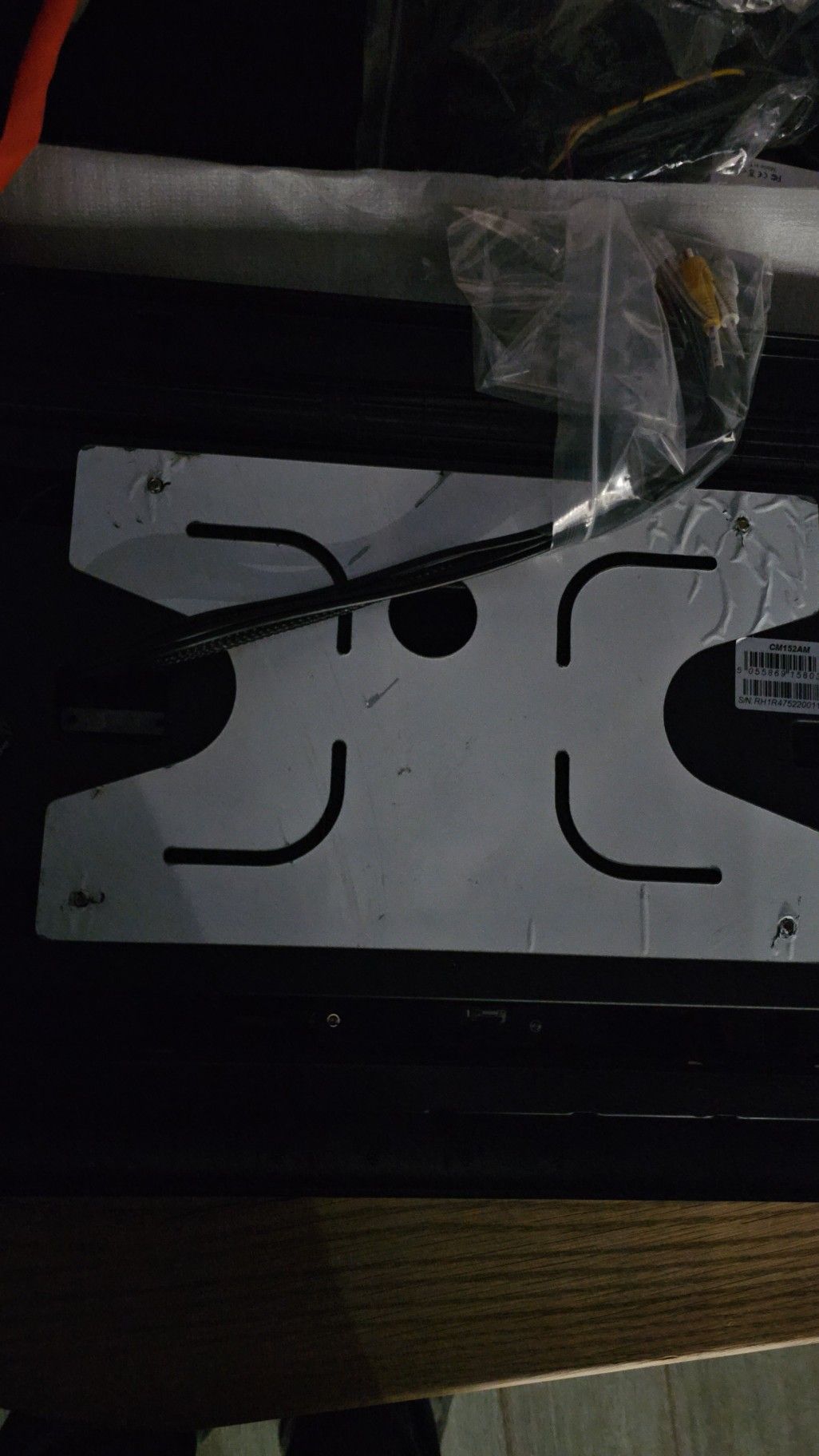 Can you remove xtrons screen mounting plate without power?