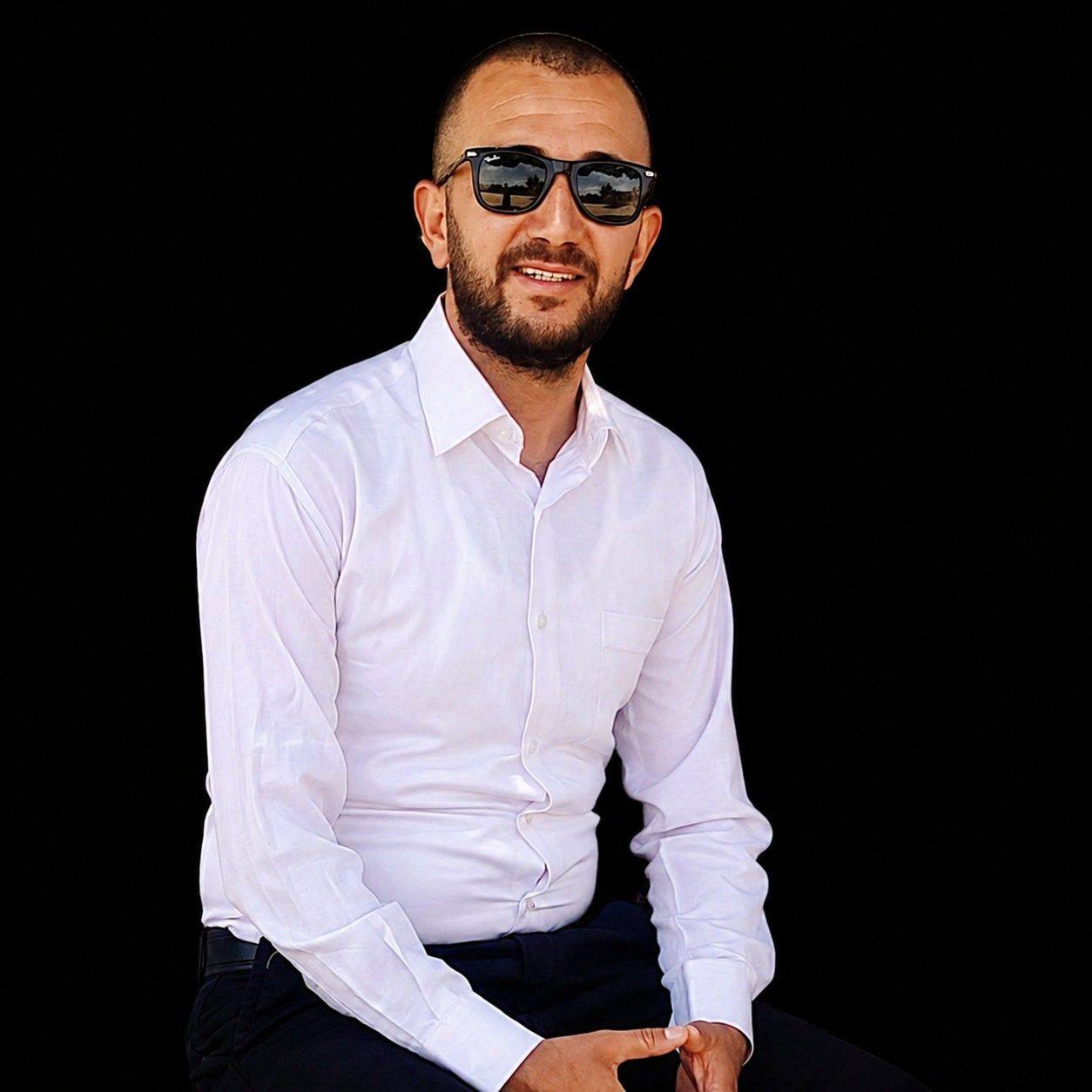 Saad Toumi - لا يؤلمنا انها شابت رؤوسنا و تقدمنا في العمر... | Facebook