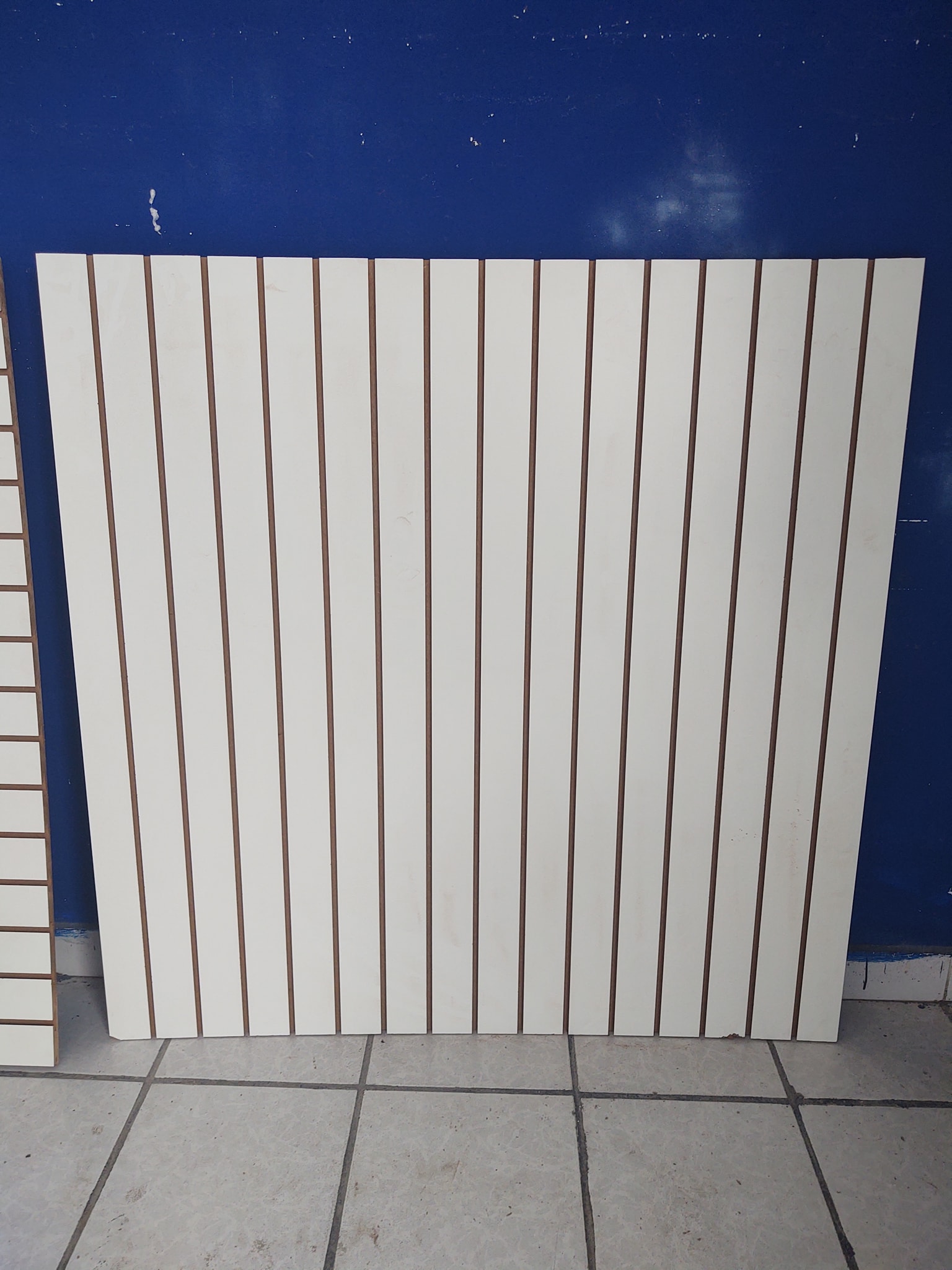 Ya contamos con panel ranurado de... - ExhibiMundo Oriente