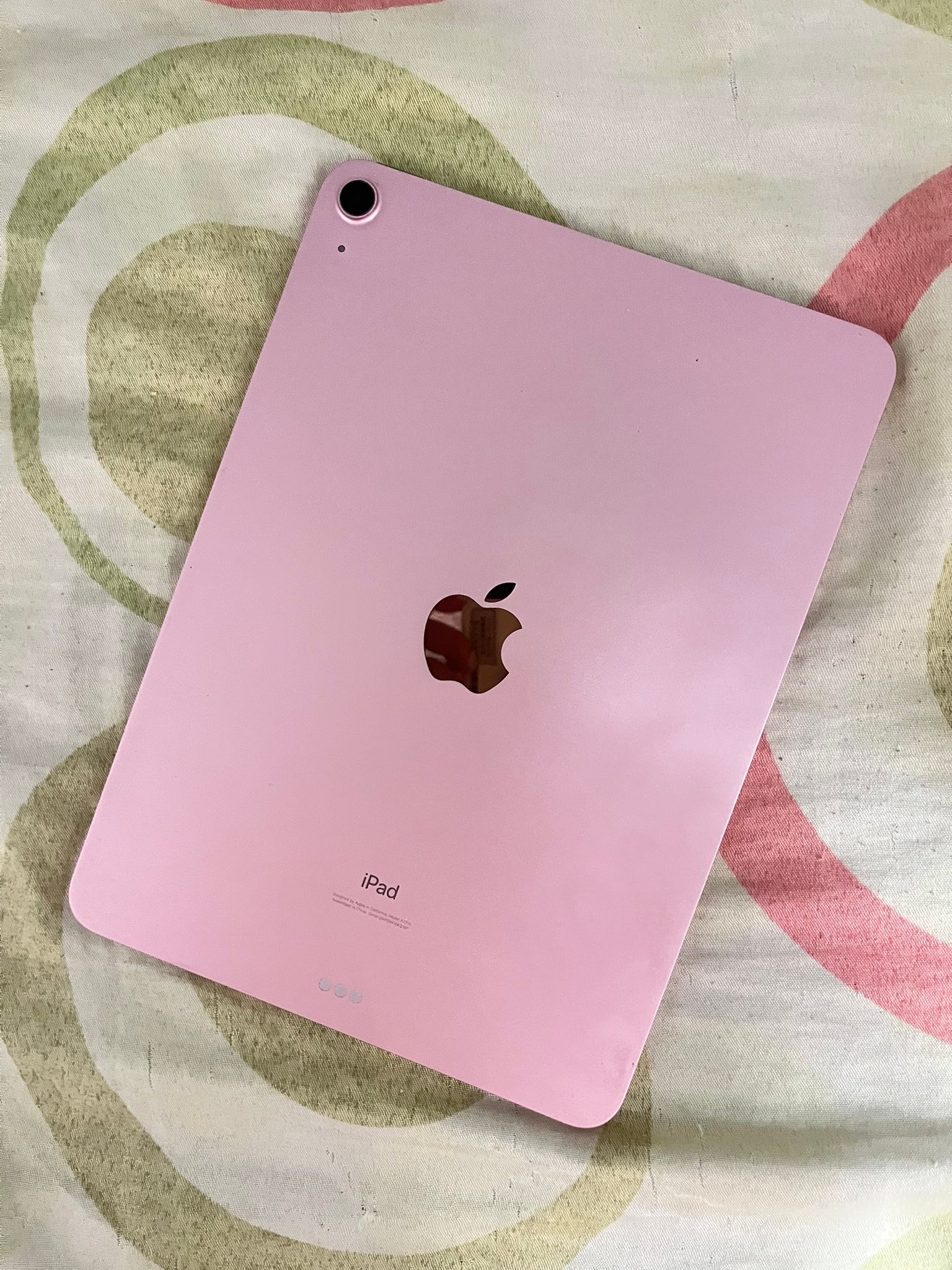 FOR SALE: iPad Air 4th Gen (Rose Gold) – 64GB ✓ Fully Functional 