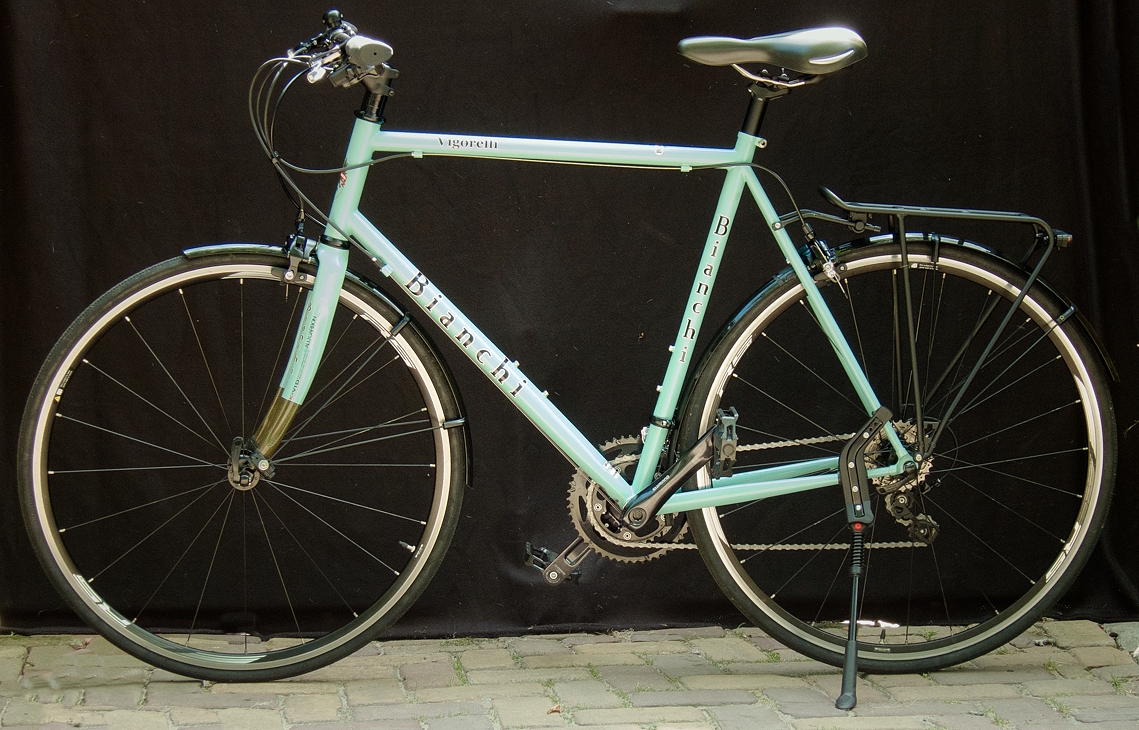 57cm bianchi vigorelli road bike - Reynolds 631 - Classic Modern 76-year-old cyclist rides Bianchi Vigorelli