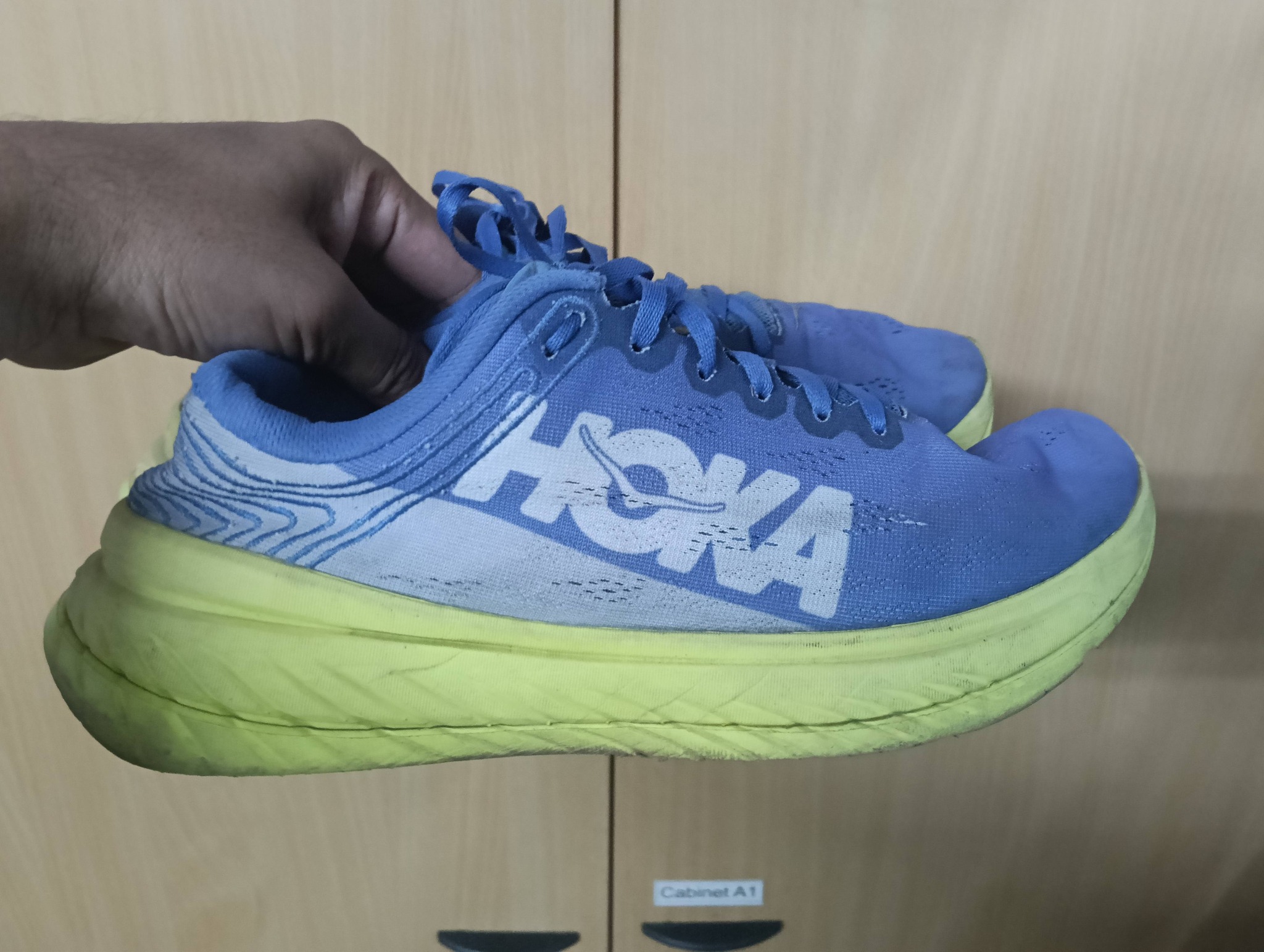 หา HOKA ไซส์ 24-24.5 ครับ