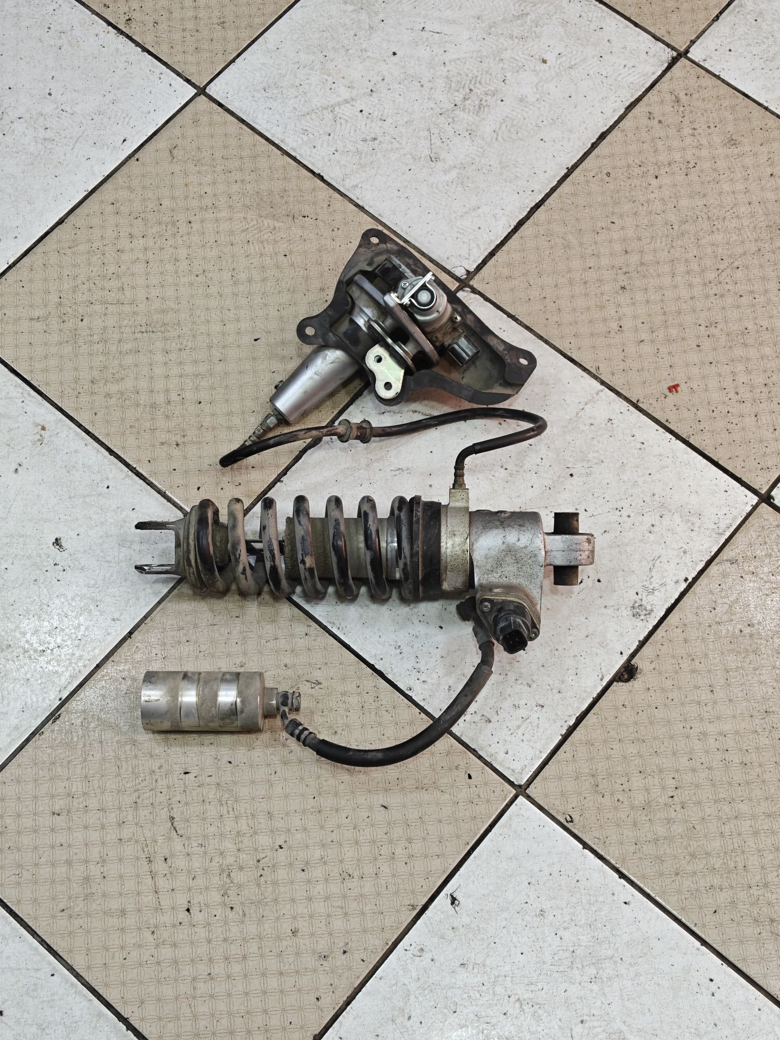 RFY QR-2B-320 Universal Motorcycle Air Shock Absorber Rear 