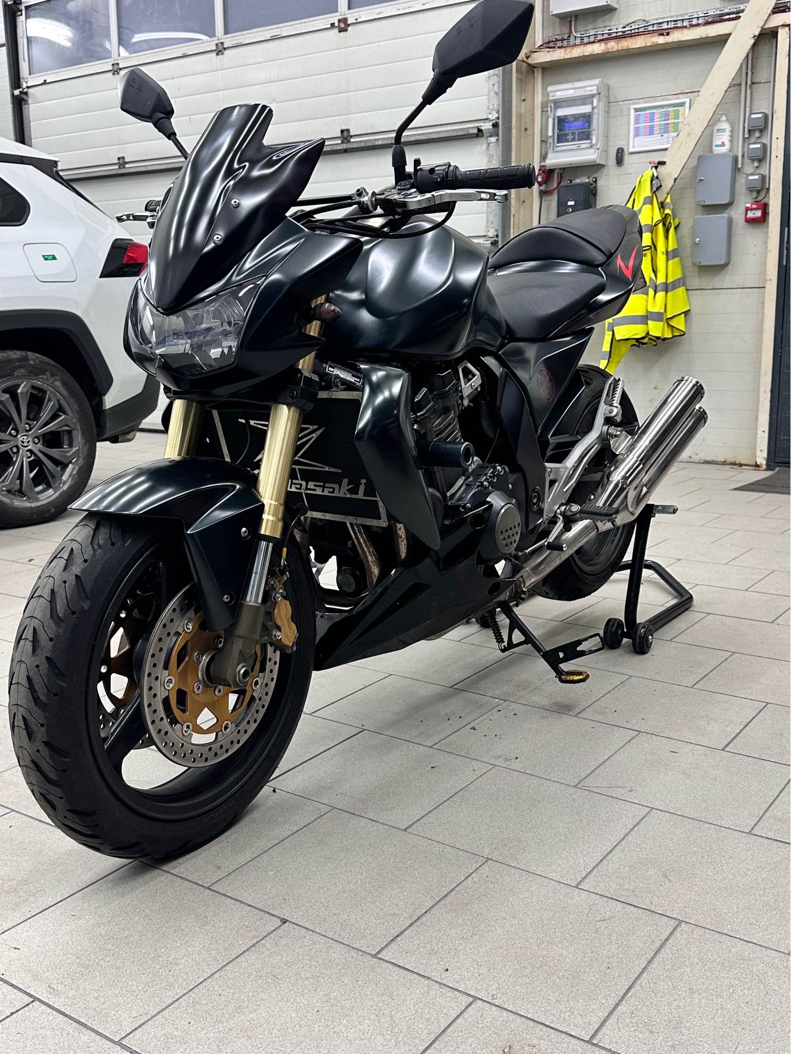 Kawasaki Z1000 2005 for sale. Mileage: 30.xxx km. The bike has