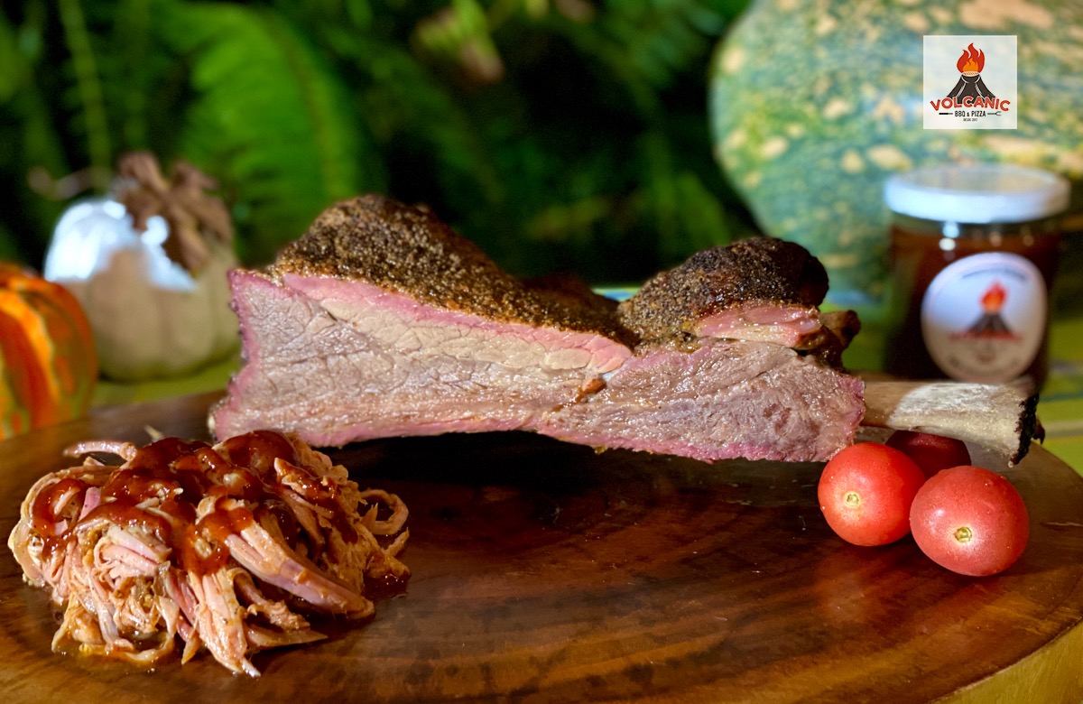 El beef short rib proviene de la... - Volcanic BBQ & Pizza