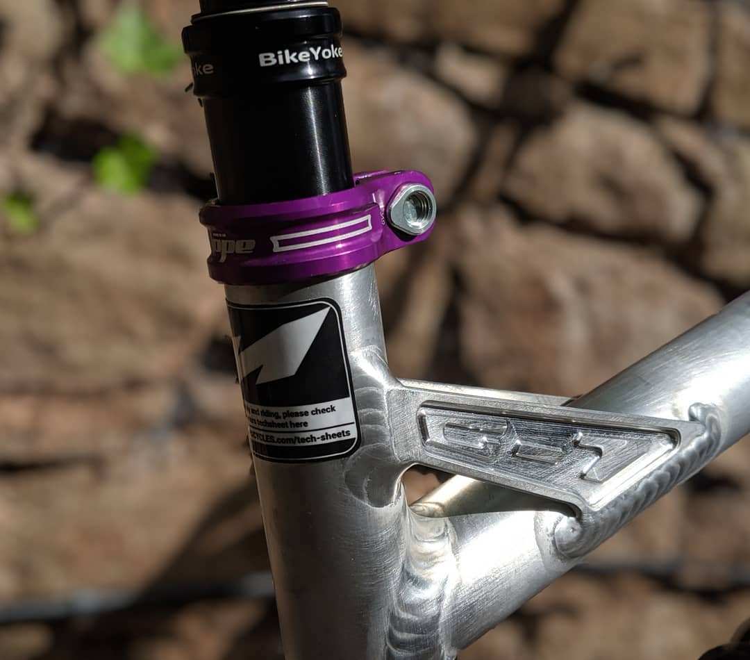 Geometron Bikes - Raw frame with a dash of Purple extra 💜....