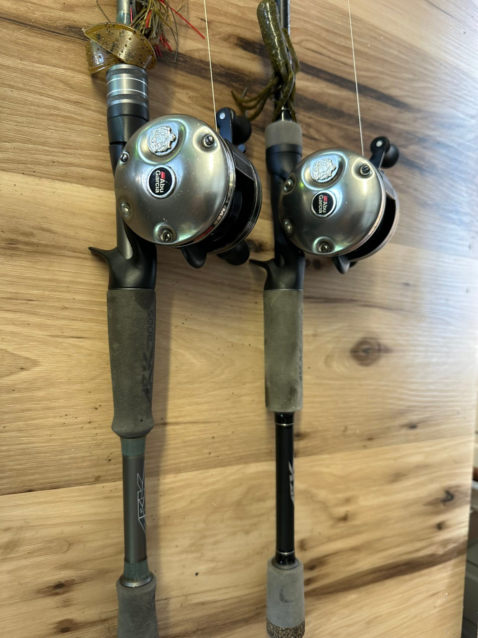 daiwa saltist 6000 h makine MQ 6000D-H Spinning Reel SALTISTMQ6000D-H up to a heavy fishing-gloves Reflective Underwrap Color:Black (Reflects White) - Standard / No Upcharge GREYS Fly Fishing Rod-Reel-Line