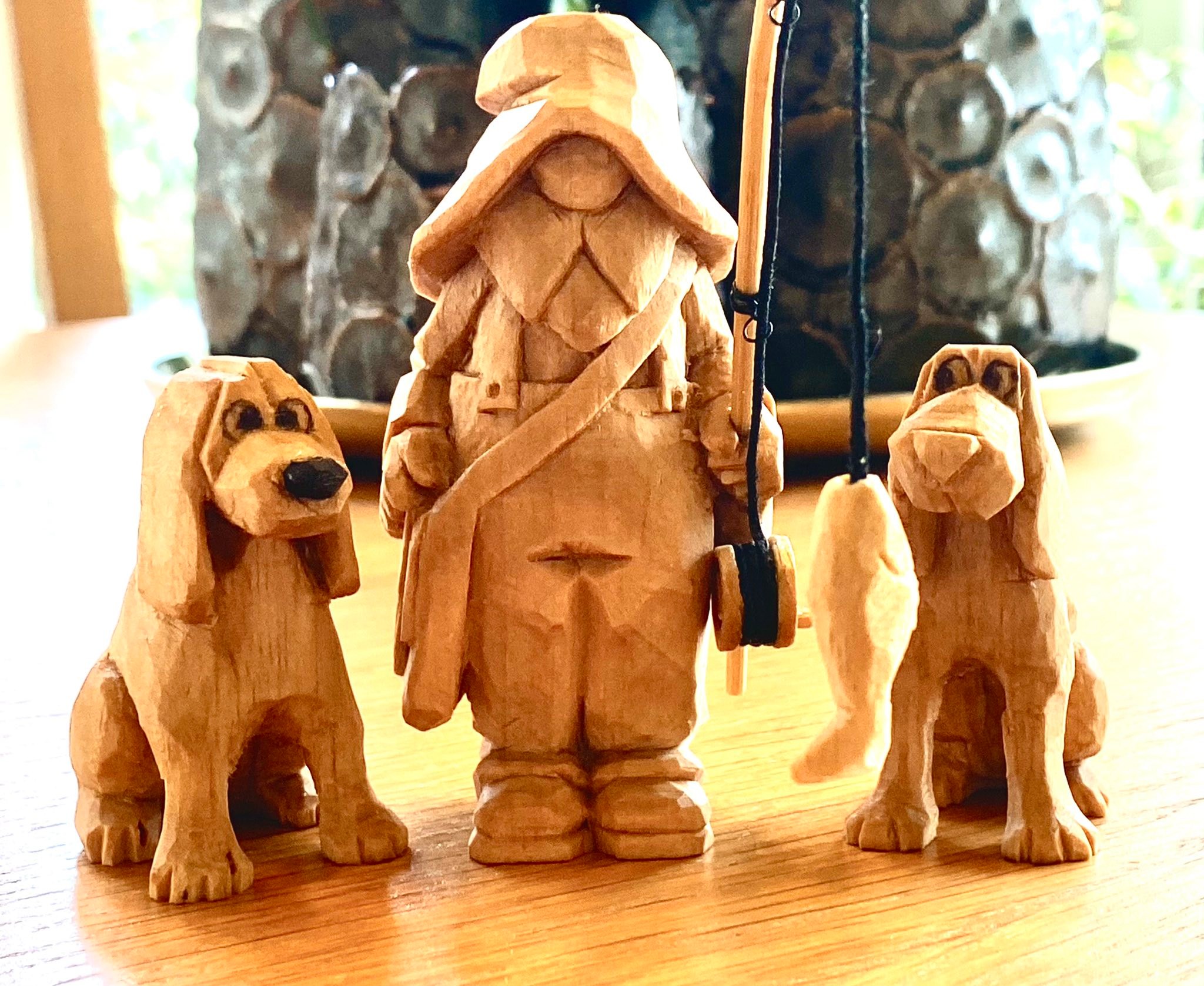 Whittling a Ddalo fisherman with sharp cuts using WPC knife