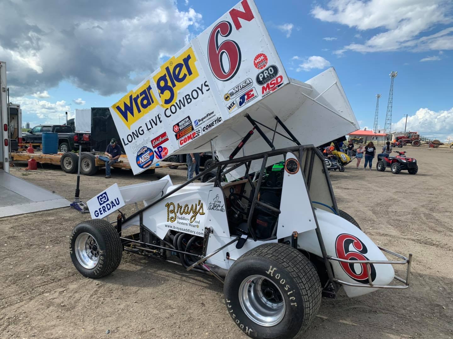 DARN TV - Sprint Cars and Non-Wing sprints are at the...