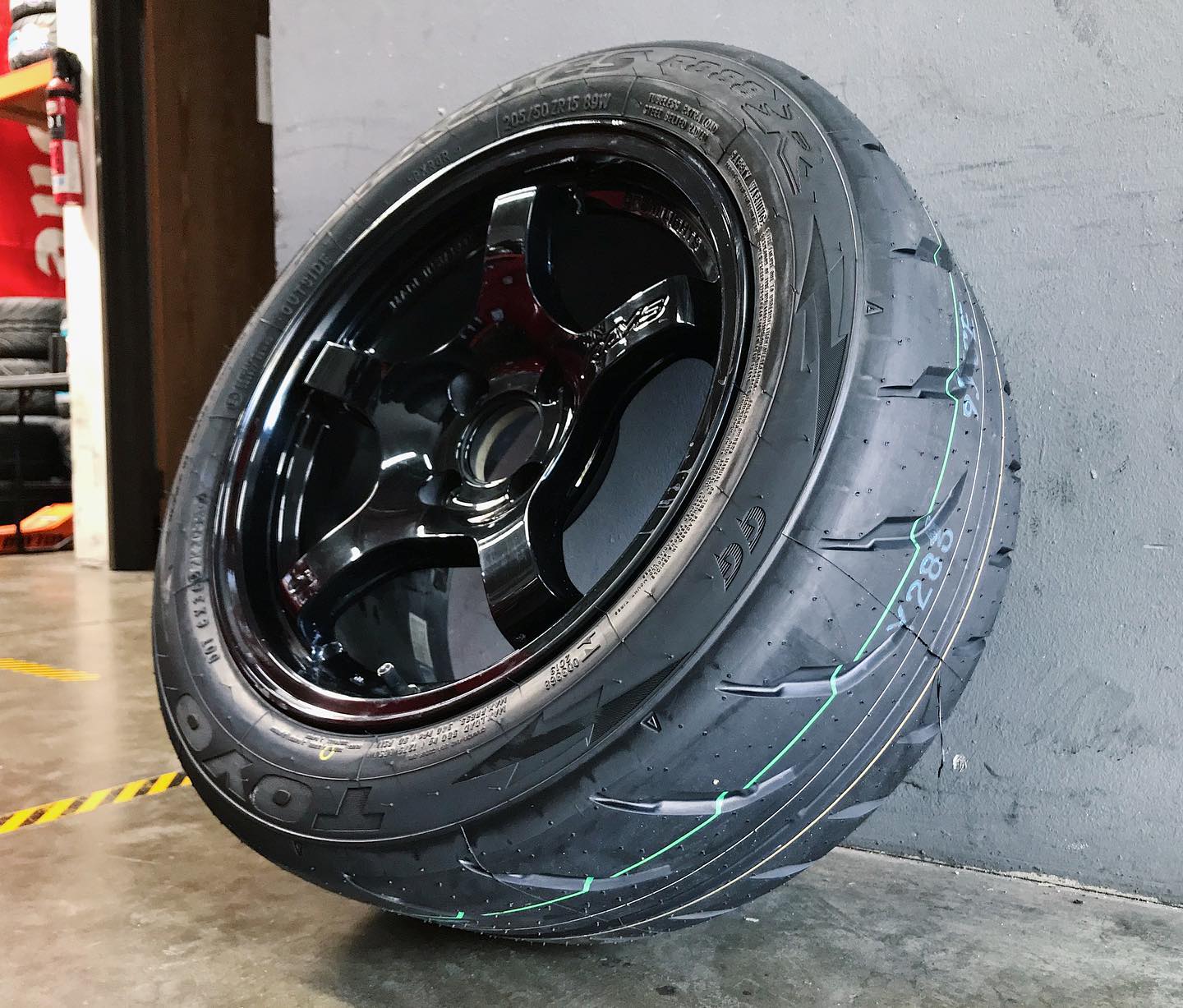 R Compound USA - 205/50/15 Toyo R888-R tires on 15x8 Gram Lights 