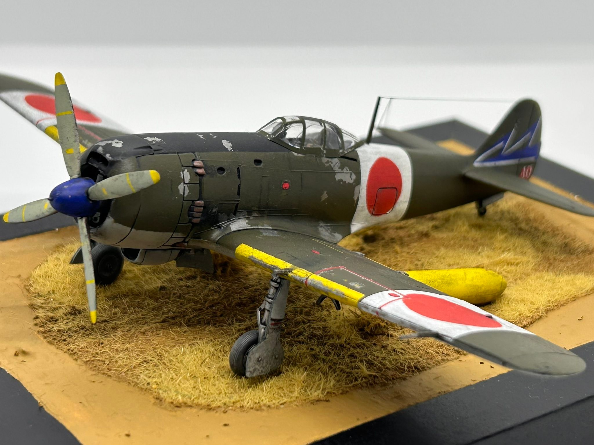 Hasegawa 1/72 Ki-84 Hayate 'Frank' model build with Vallejo paints